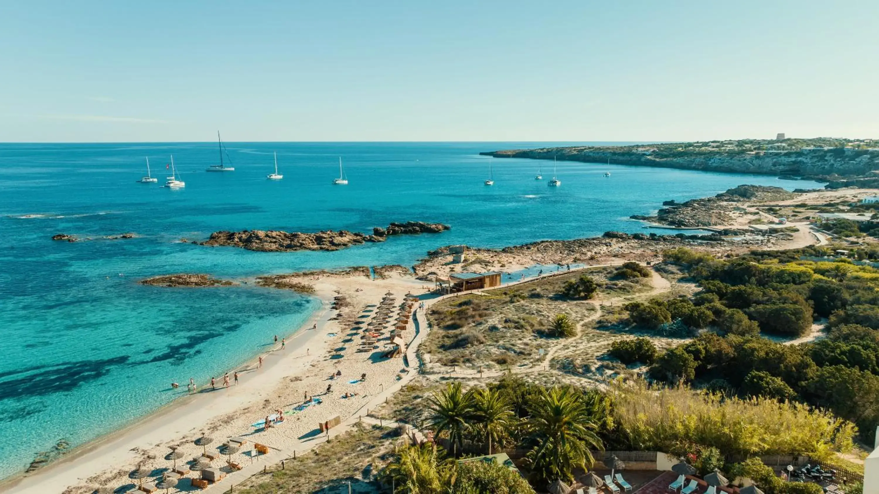 Property building in Apartamentos Portu Saler Property building in Apartamentos Portu Saler