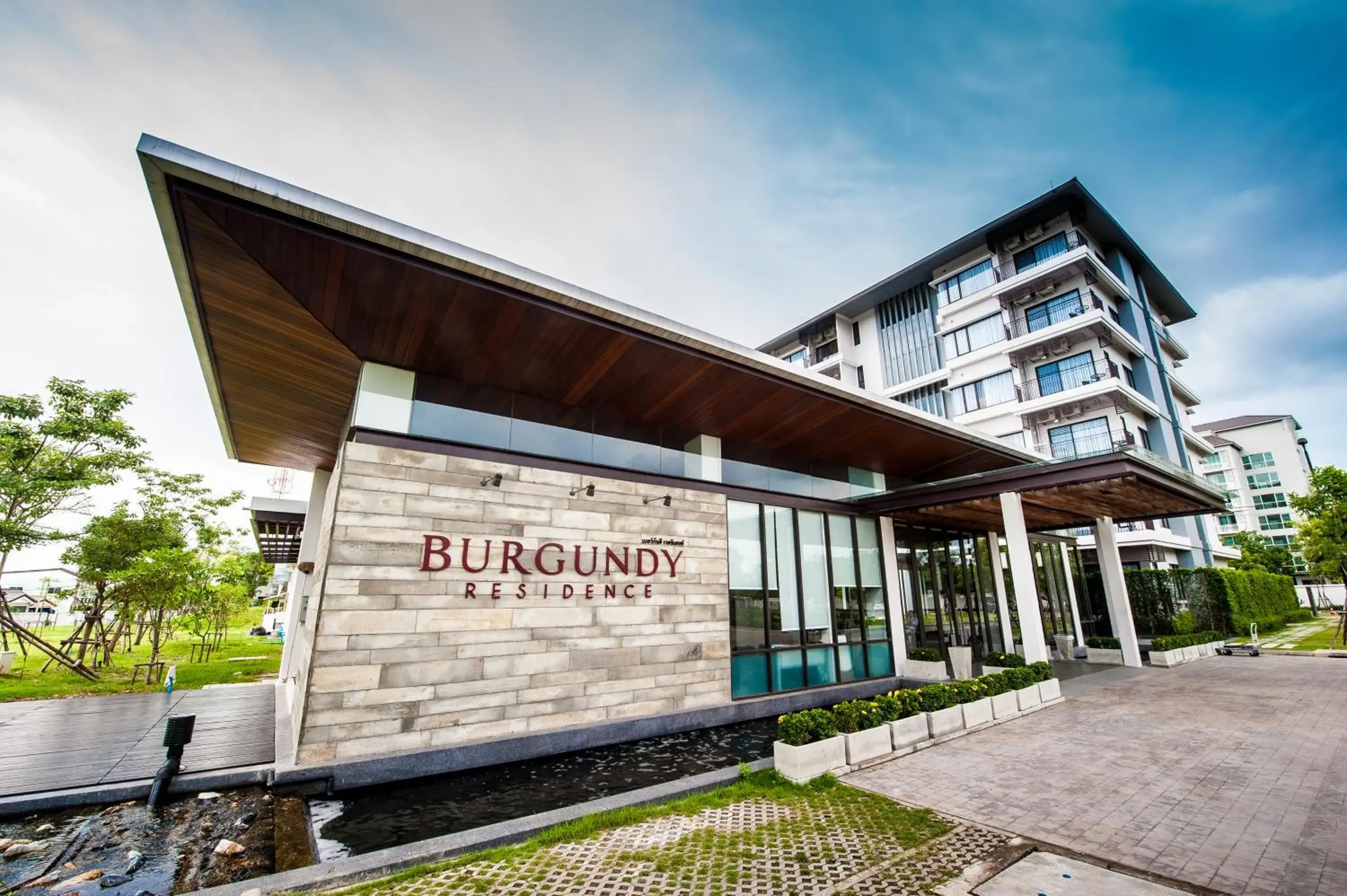 Facade/entrance in Burgundy Residence 304 Facade/entrance in Burgundy Residence 304