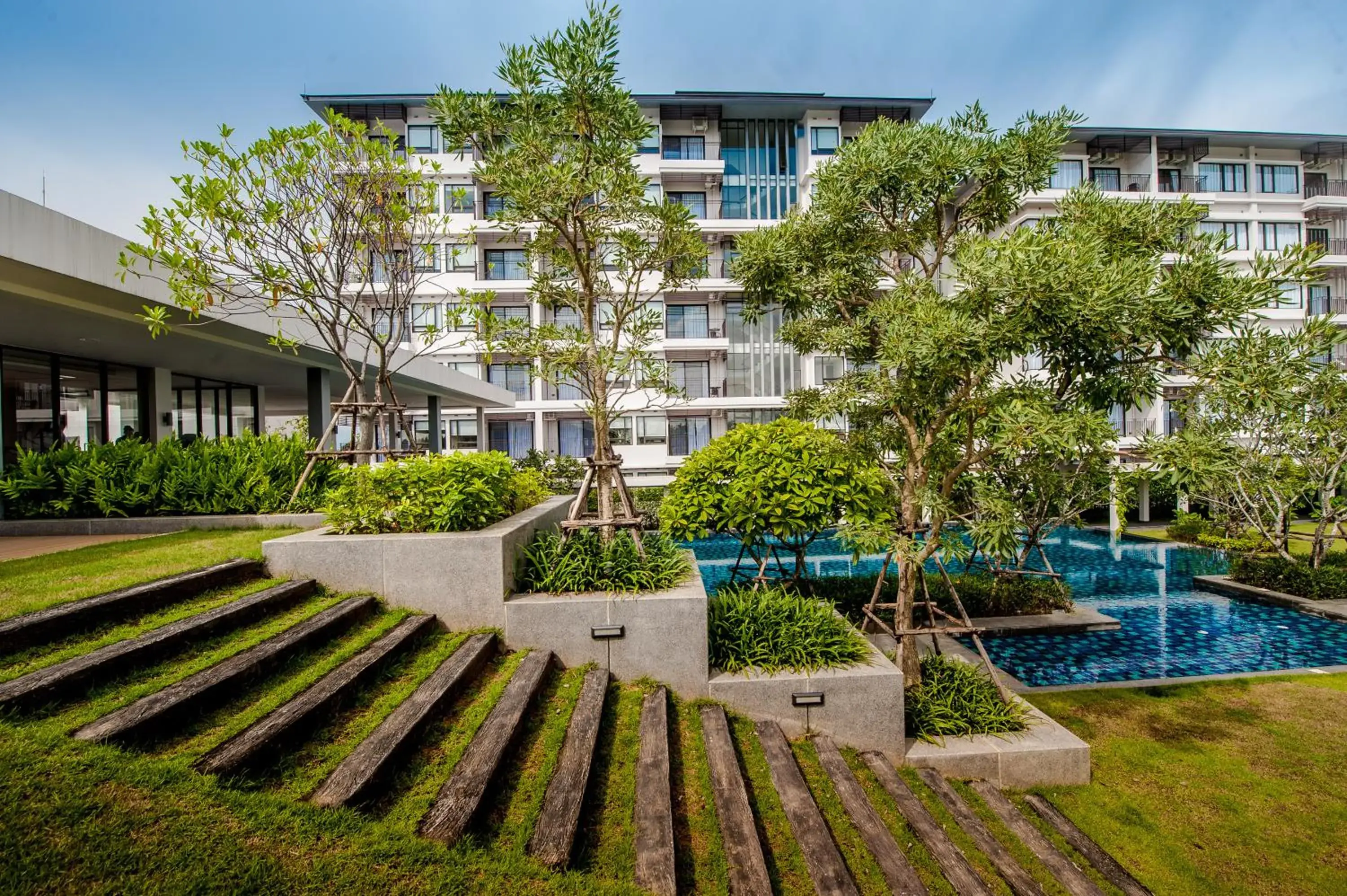 Property building in Burgundy Residence 304 Property building in Burgundy Residence 304