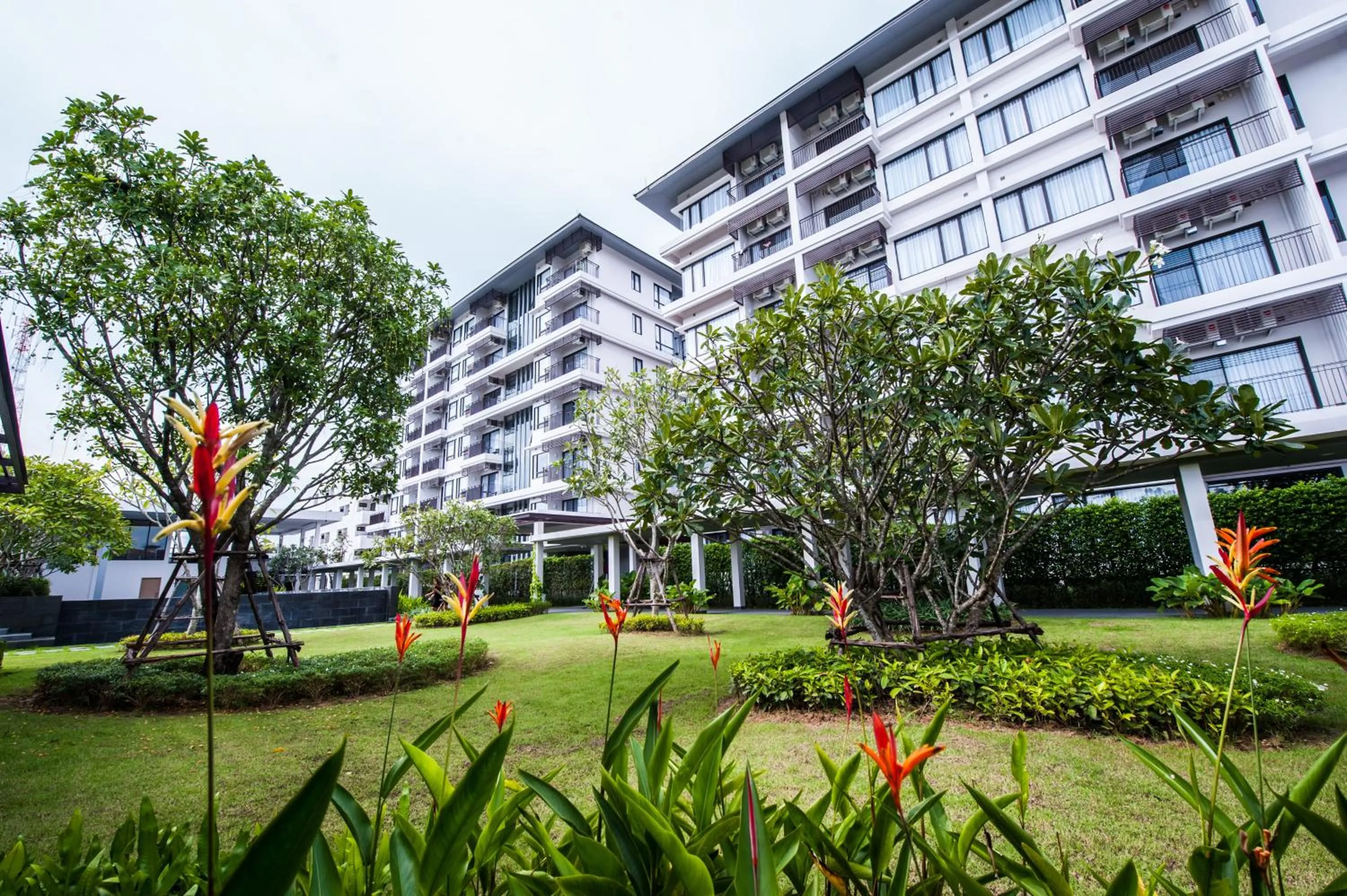 Property building in Burgundy Residence 304