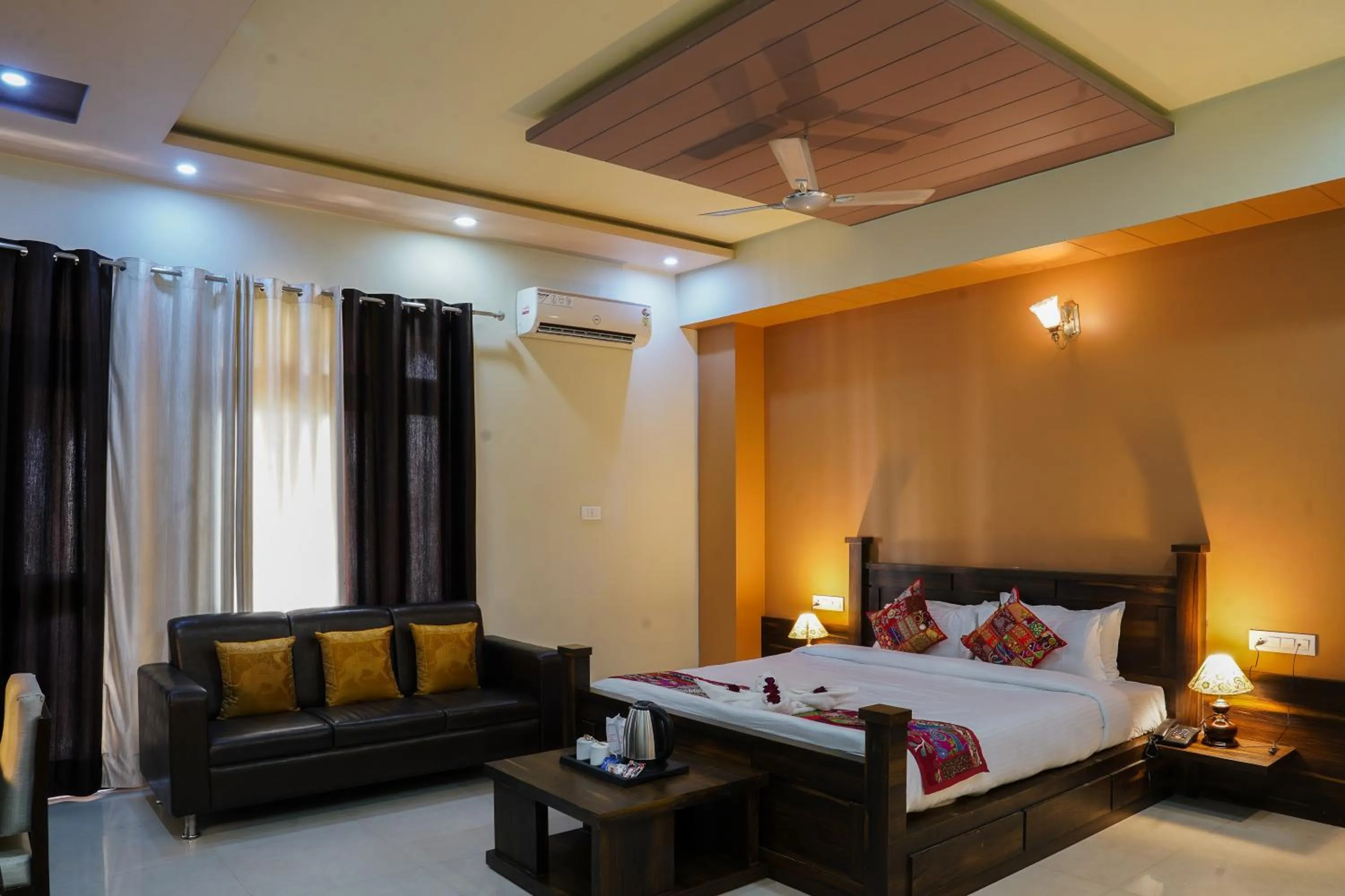 Bed in Hotel Pushkar Legacy