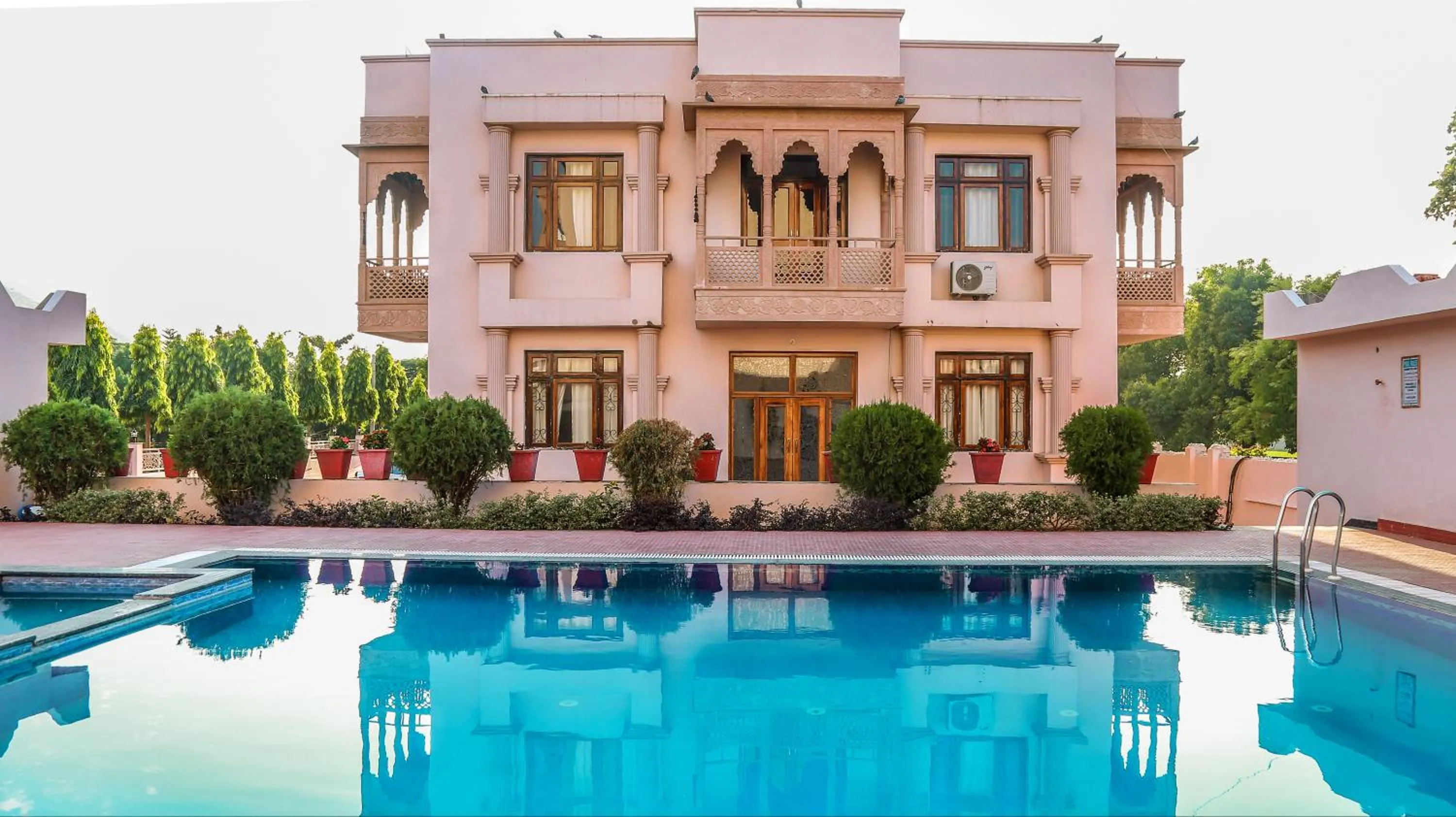 Swimming pool in Hotel Pushkar Legacy