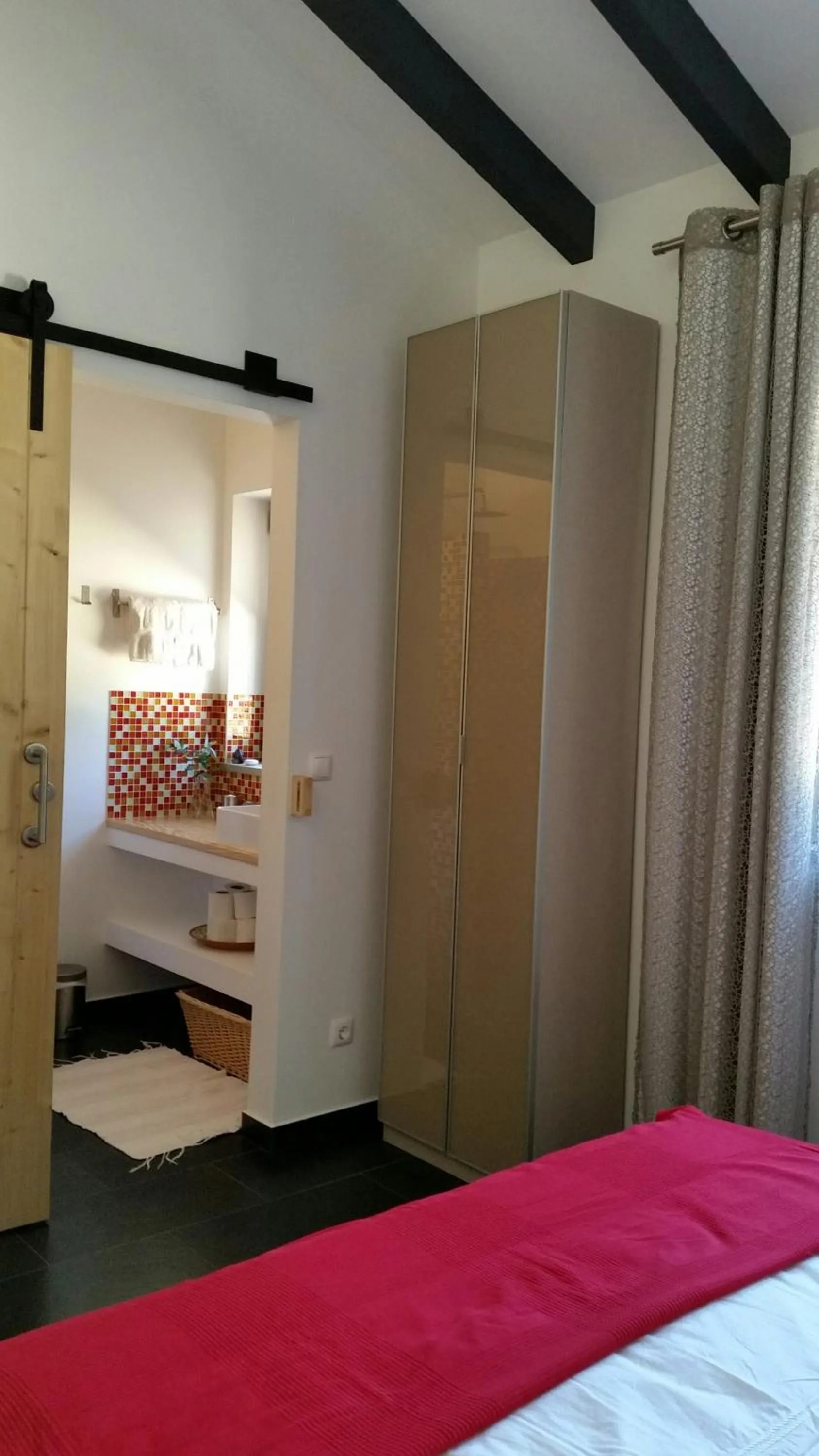 Bathroom, Bed in Pirilampo