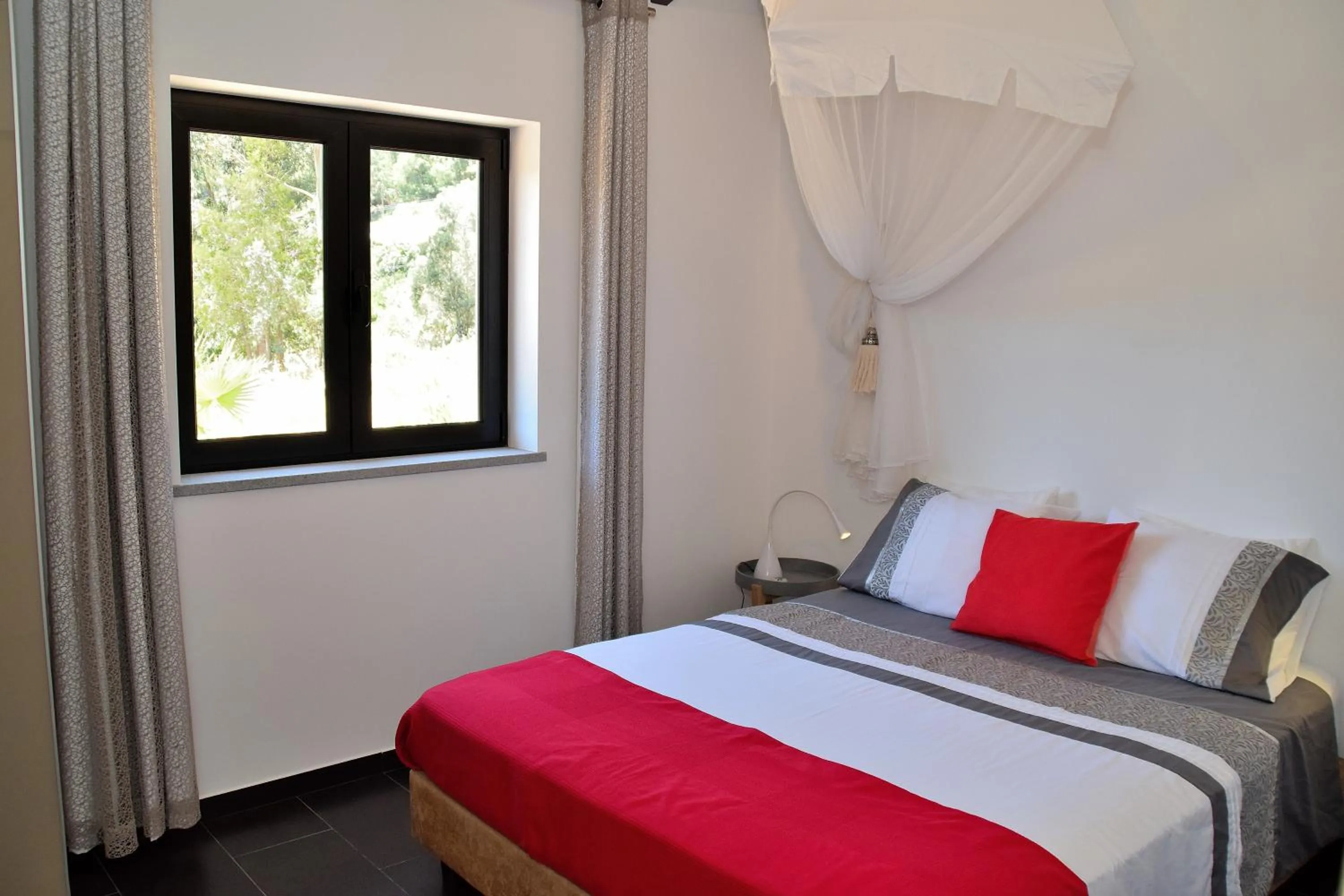 Bedroom, Bed in Pirilampo