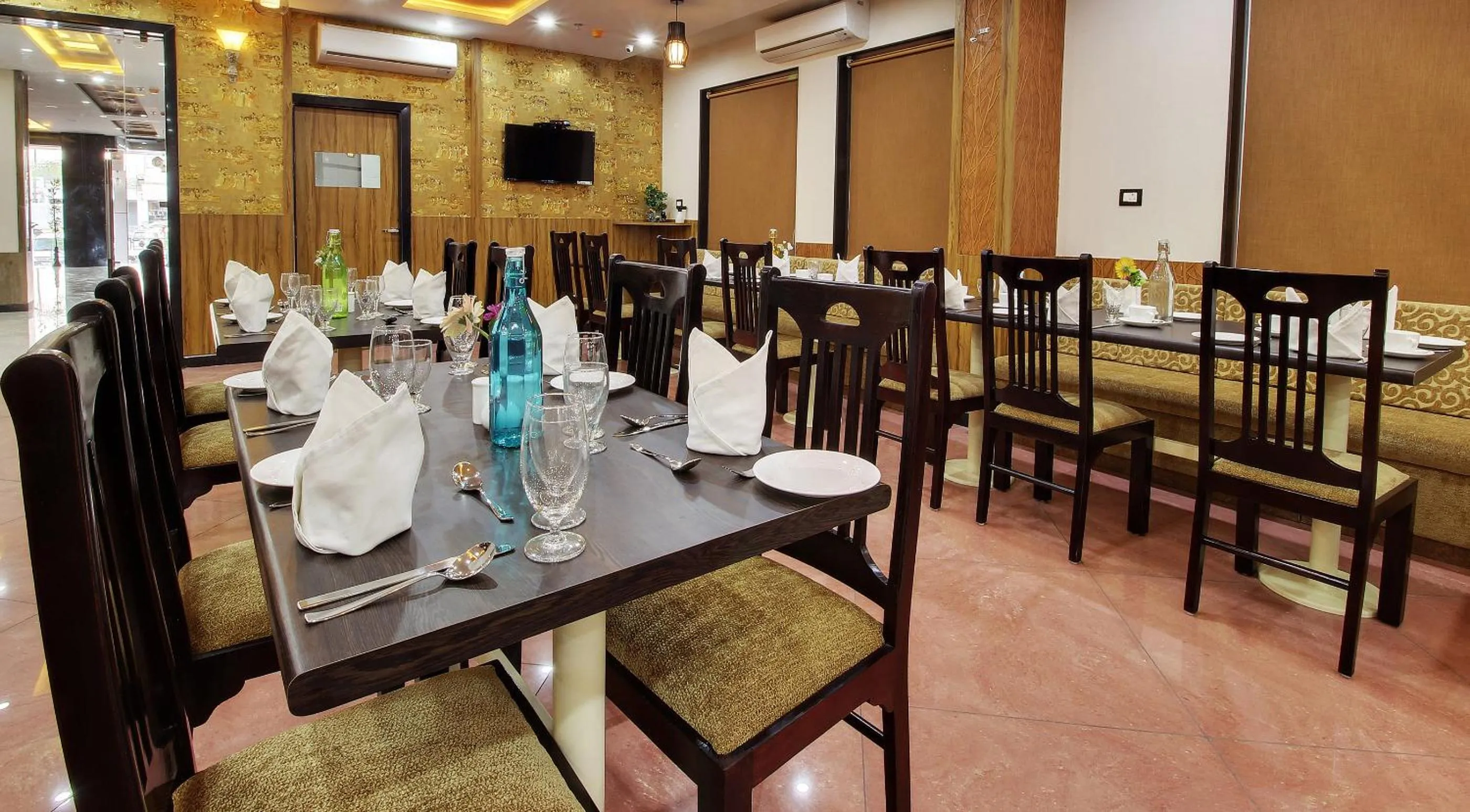 Restaurant/places to eat in Rudransh Inn by Trulyy