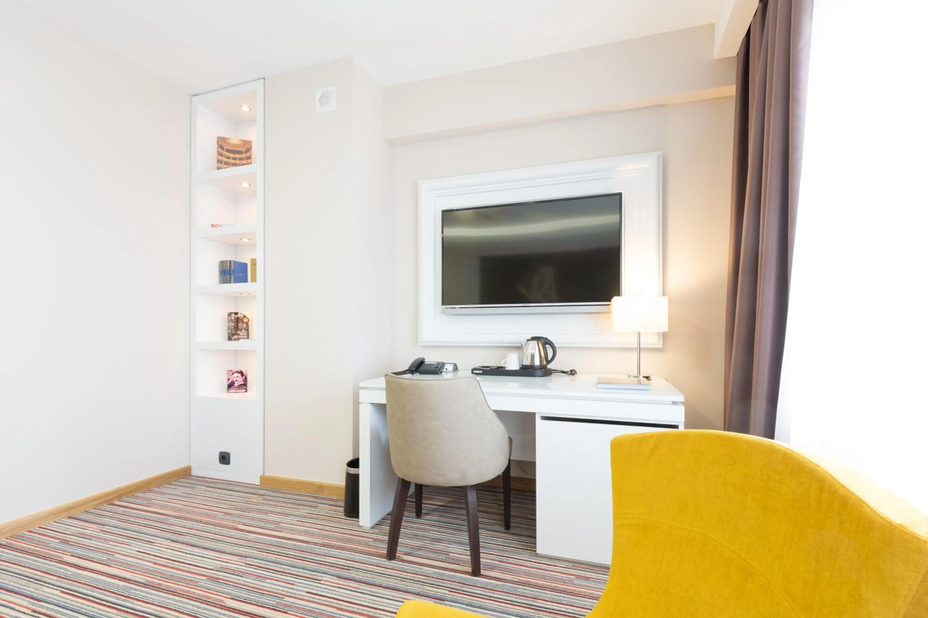 TV and multimedia in Hotel TESLA - Smart Stay Garni