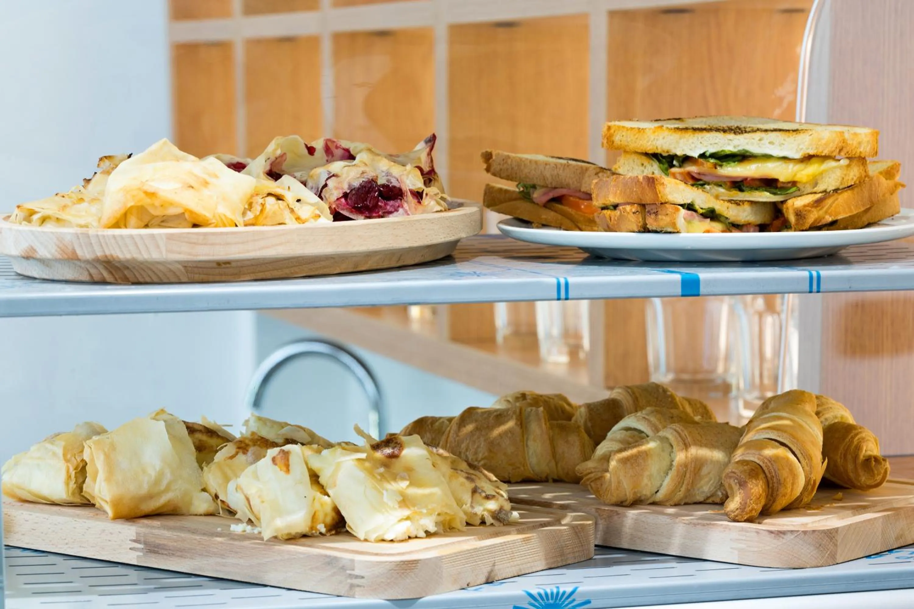 Breakfast in Hotel TESLA - Smart Stay Garni