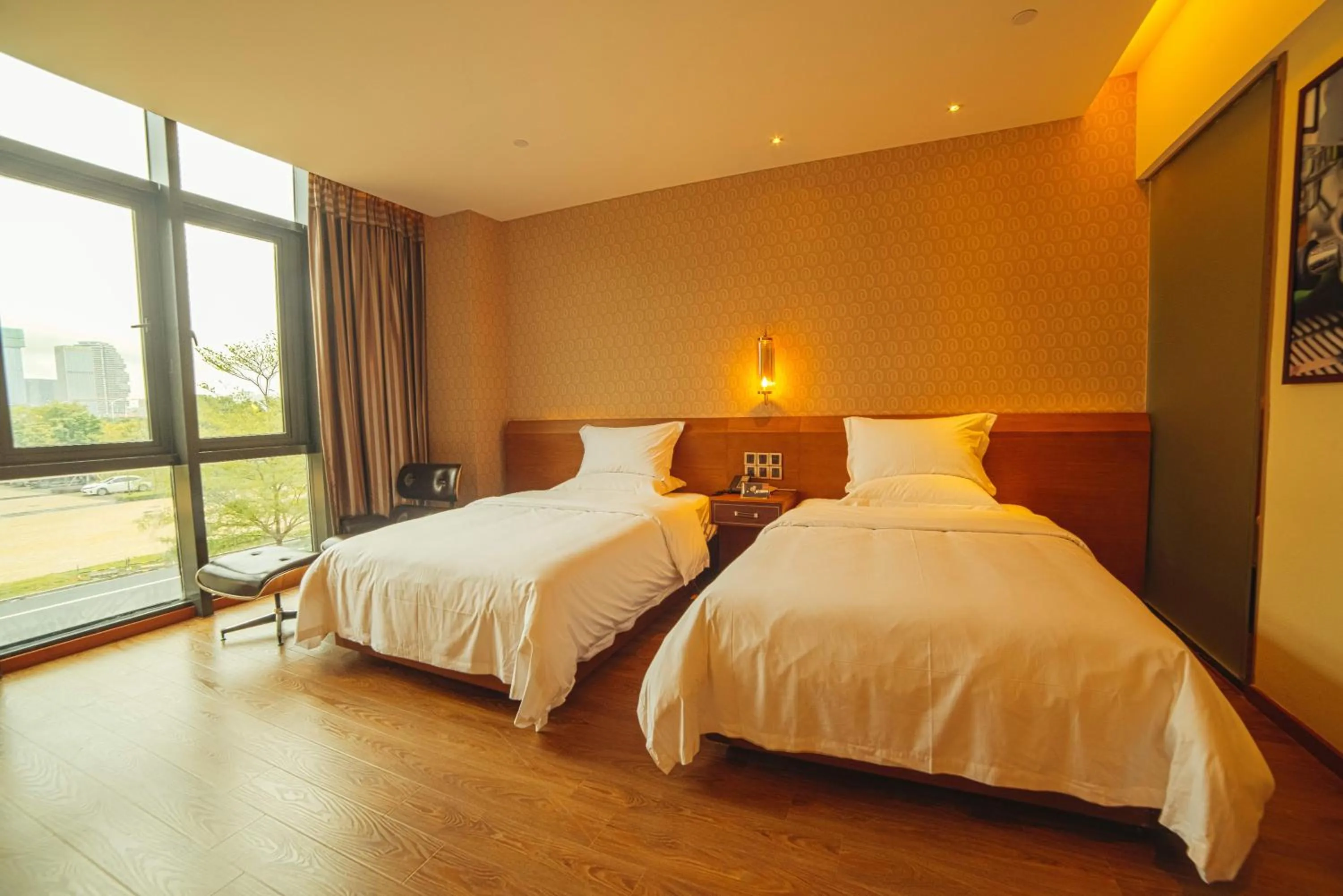 Photo of the whole room, Bed in James Joyce Hotel Zhuhai Hengqin Chimelong