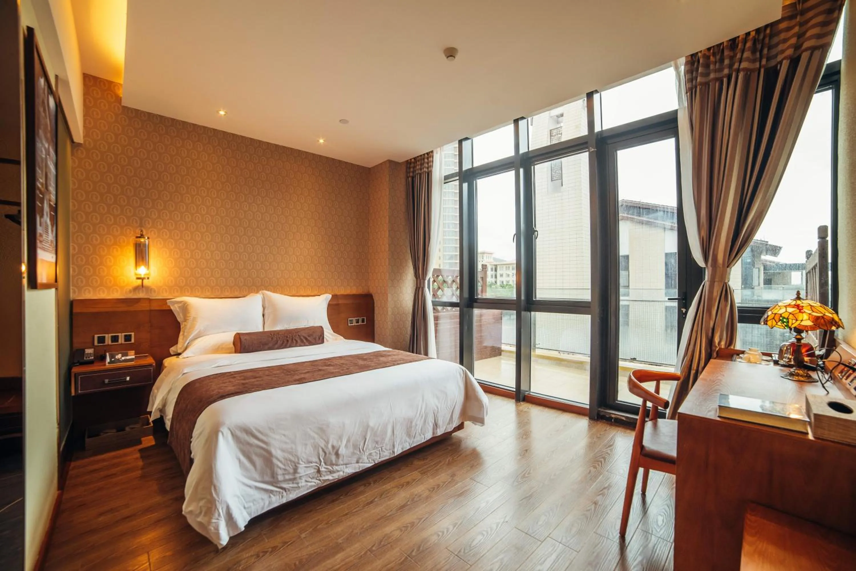 Photo of the whole room, Bed in James Joyce Hotel Zhuhai Hengqin Chimelong
