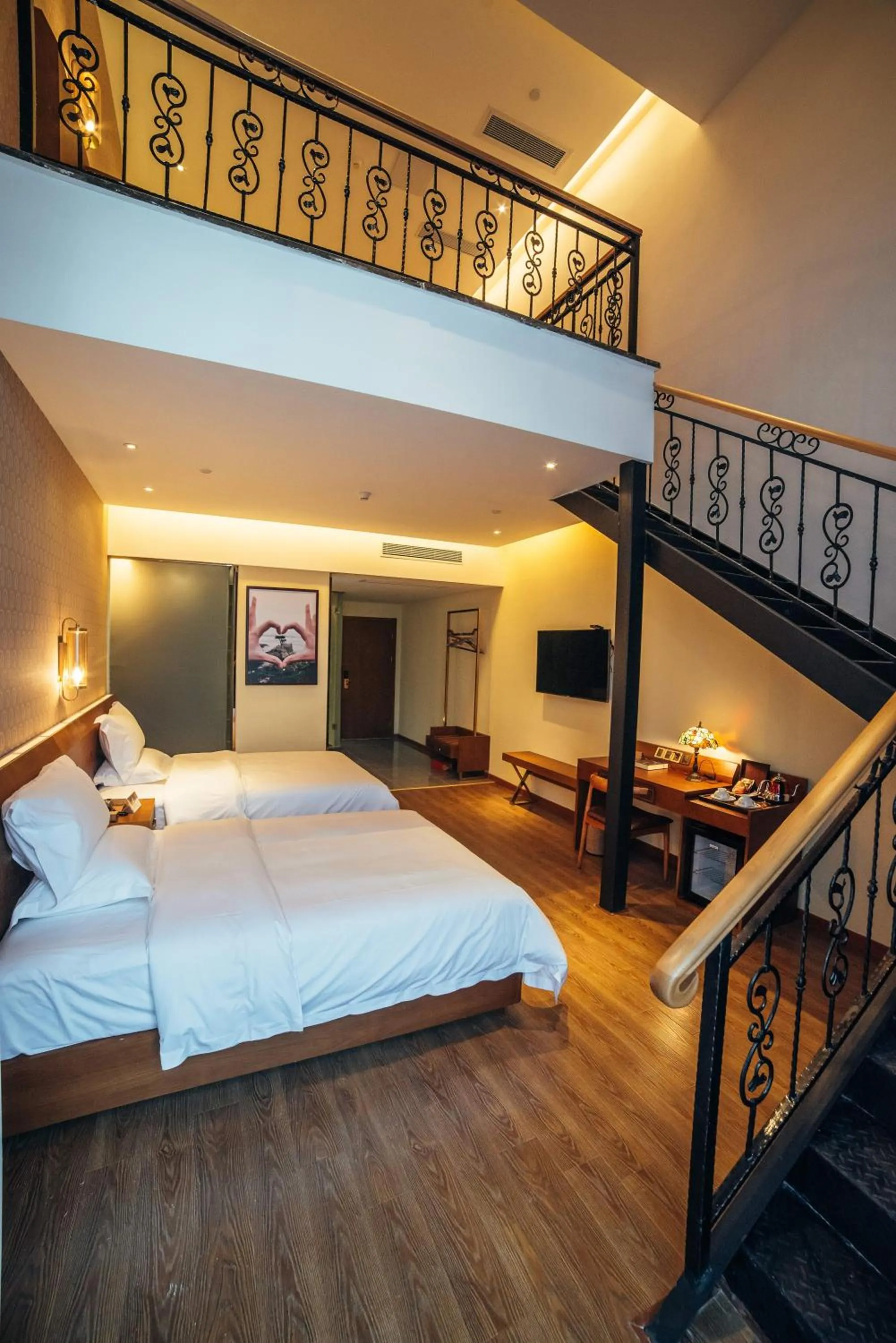 Photo of the whole room, Bed in James Joyce Hotel Zhuhai Hengqin Chimelong