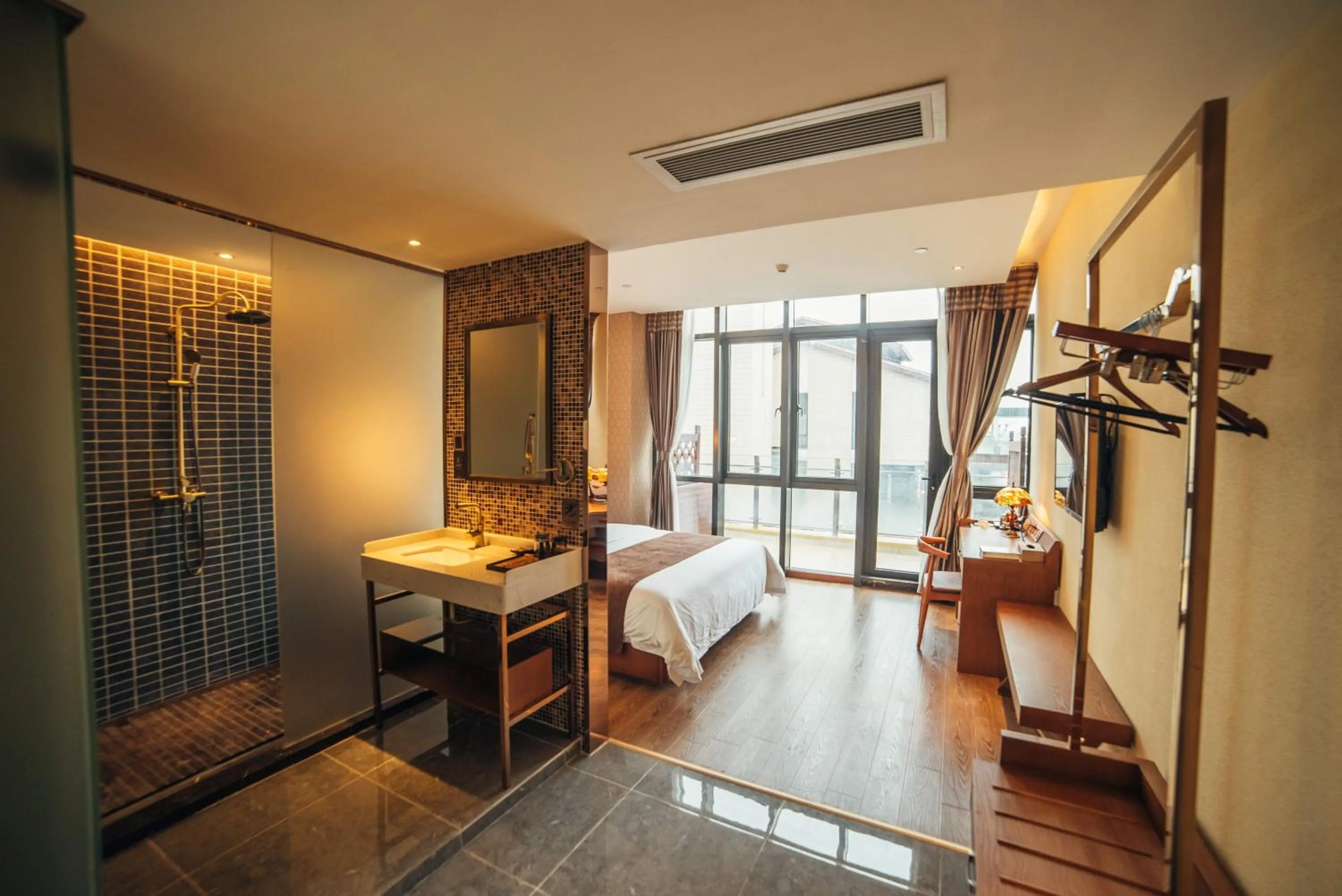 Photo of the whole room, Bed in James Joyce Hotel Zhuhai Hengqin Chimelong