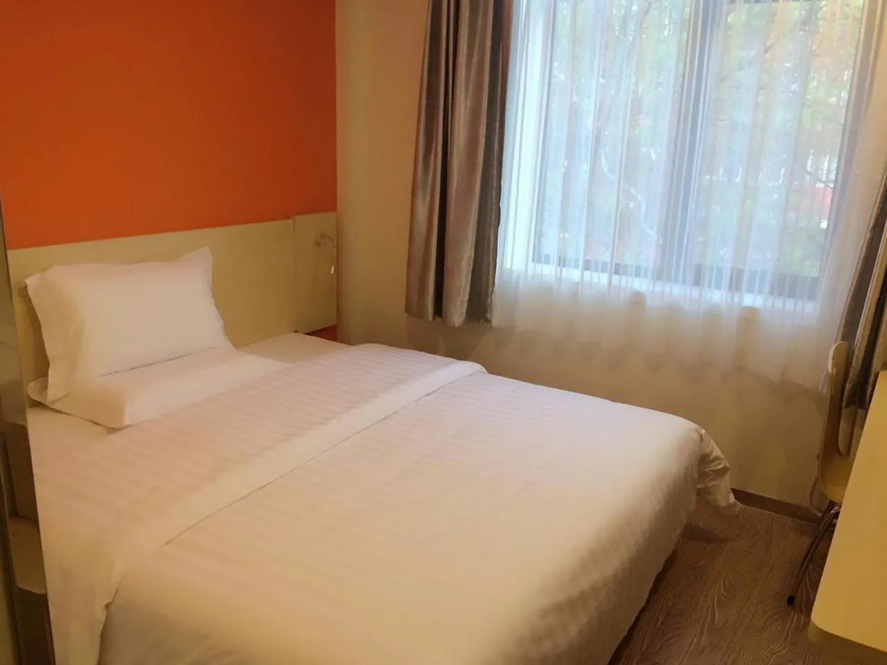 Bed in 7Days Inn South Beijing Railway Station Yangqiao