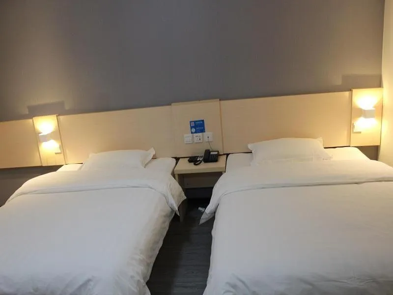 Bed in 7Days Inn Beijing Yongdingmenwai Station