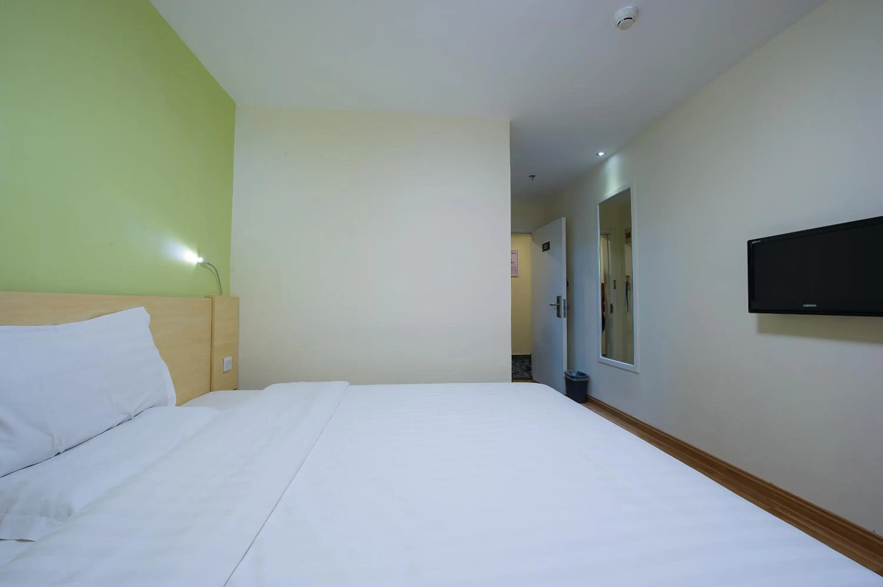 Bedroom, Bed in 7Days Inn Guangzhou Conghua Street Hedong Bedroom, Bed in 7Days Inn Guangzhou Conghua Street Hedong