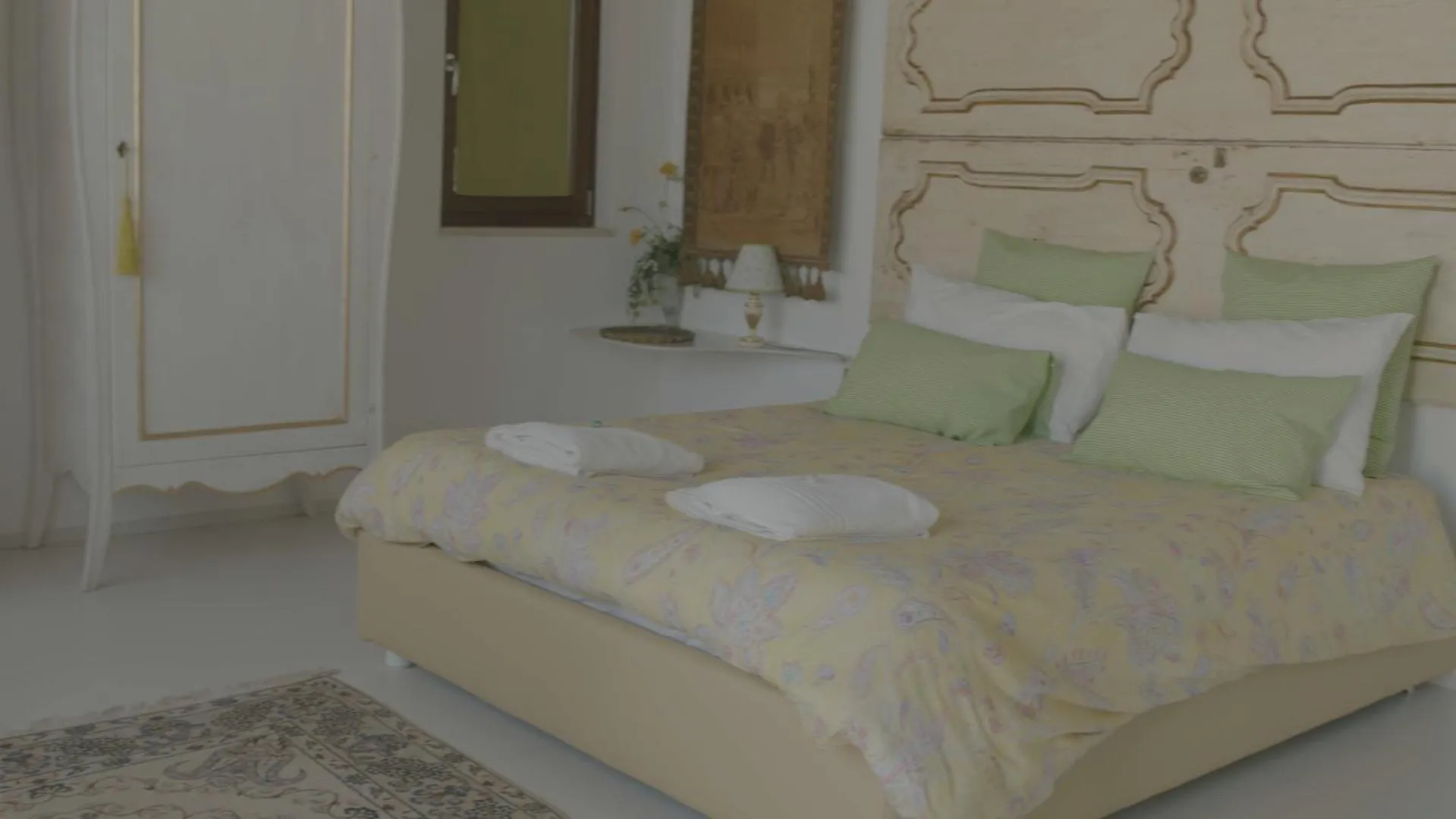 Decorative detail, Bed in B&B re apartments Palazzo Muscati