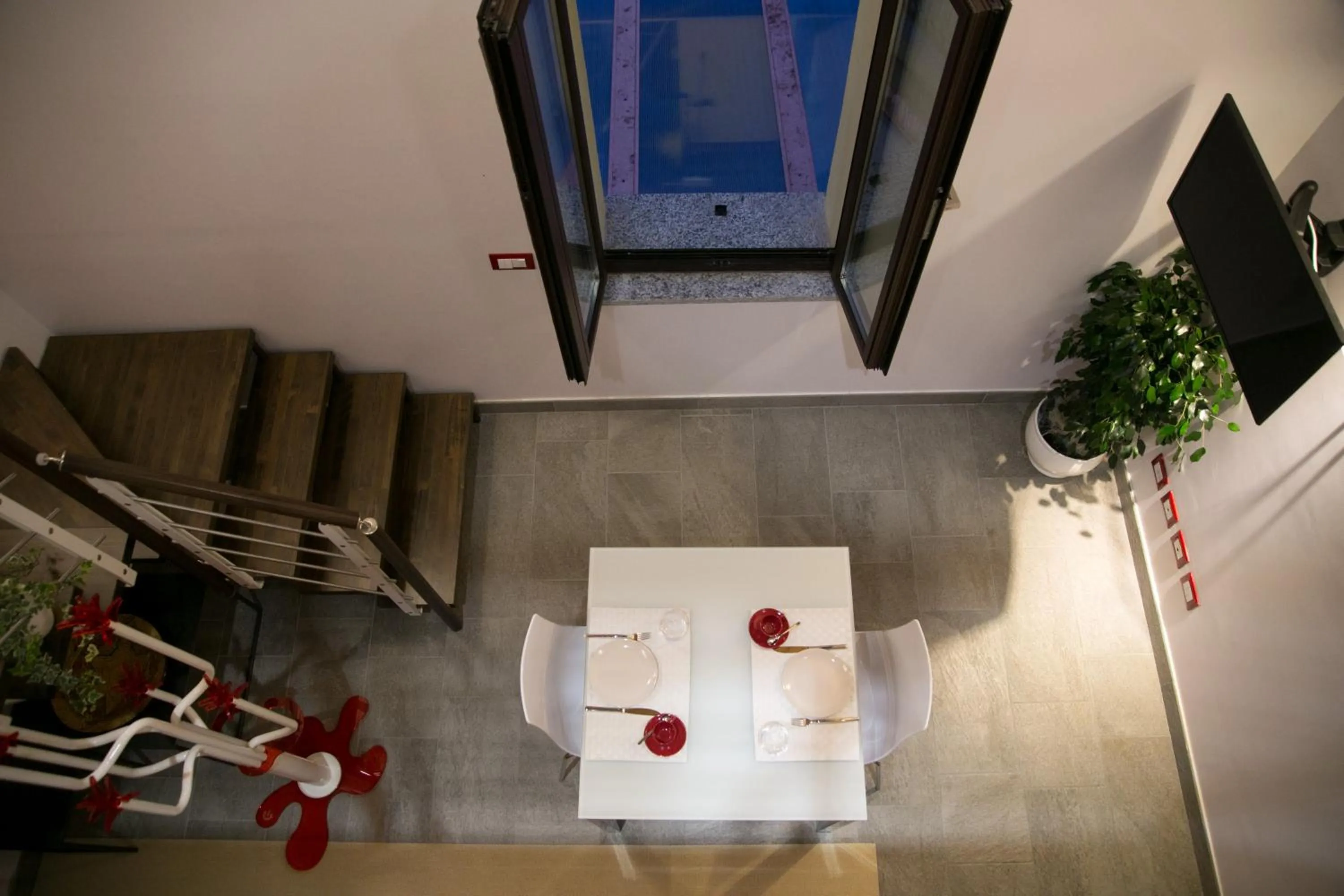 TV and multimedia in VERSOVERDE HOTEL Alzaia Naviglio Grande