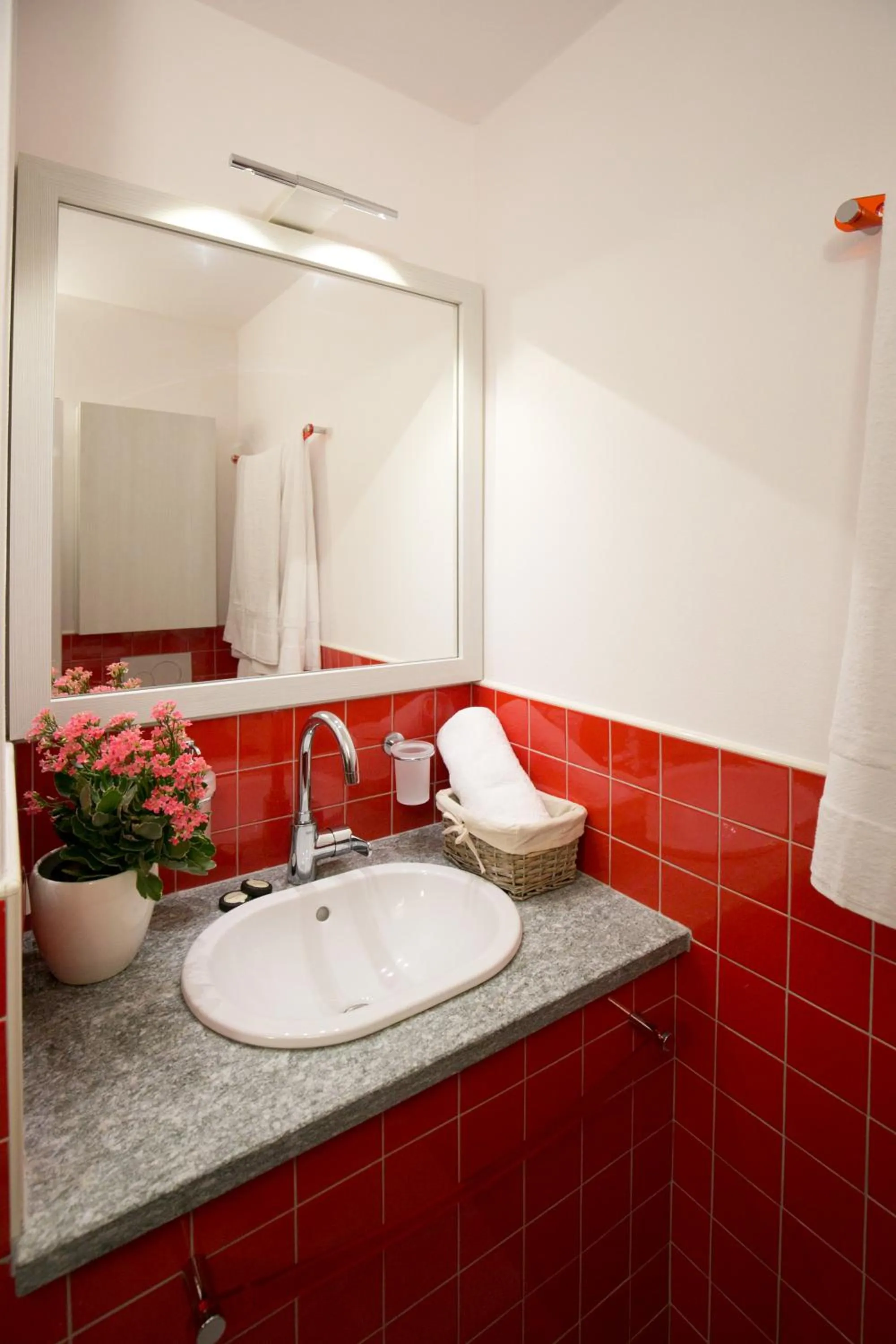 Shower in VERSOVERDE HOTEL Alzaia Naviglio Grande