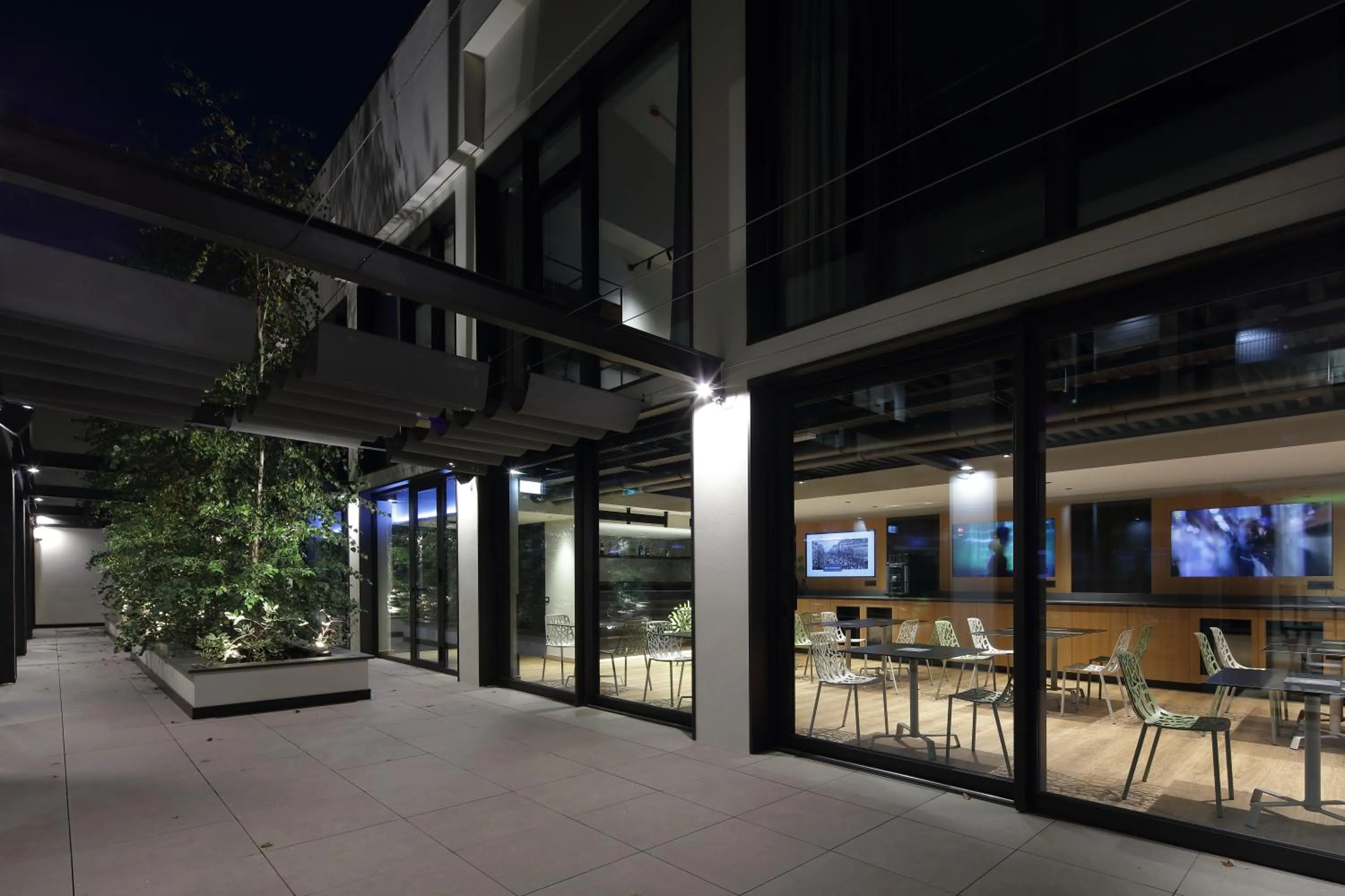 Breakfast in VERSOVERDE HOTEL Alzaia Naviglio Grande