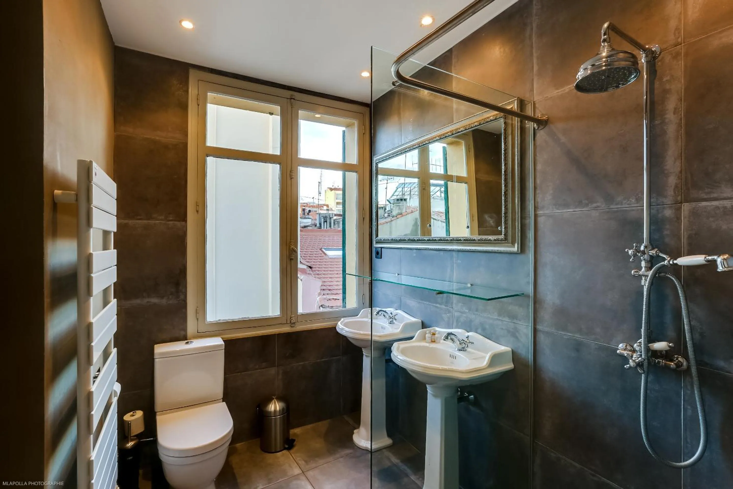 Bathroom in Florella Félix Faure