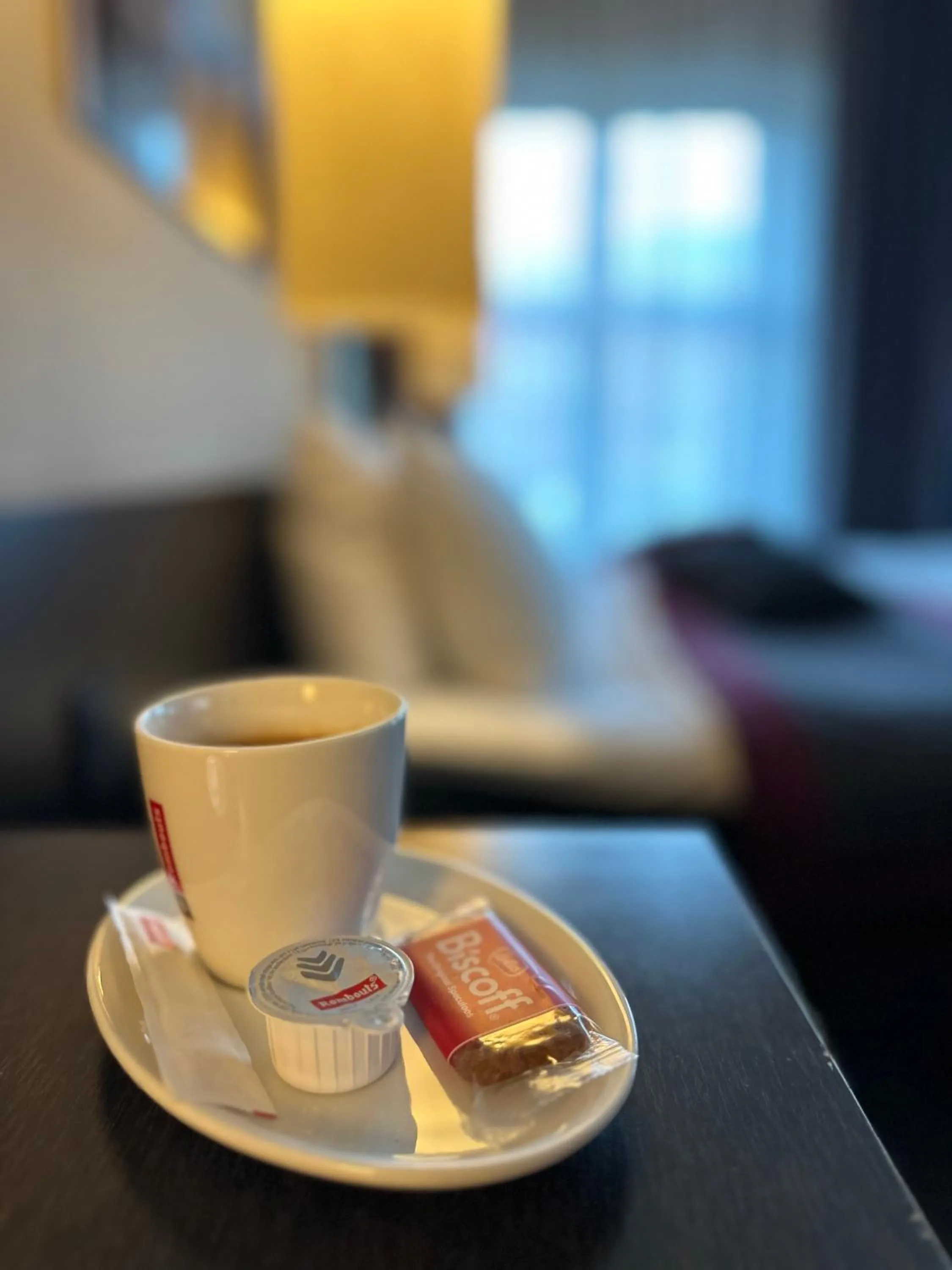 Coffee/tea facilities, Bed in Hotel Vé