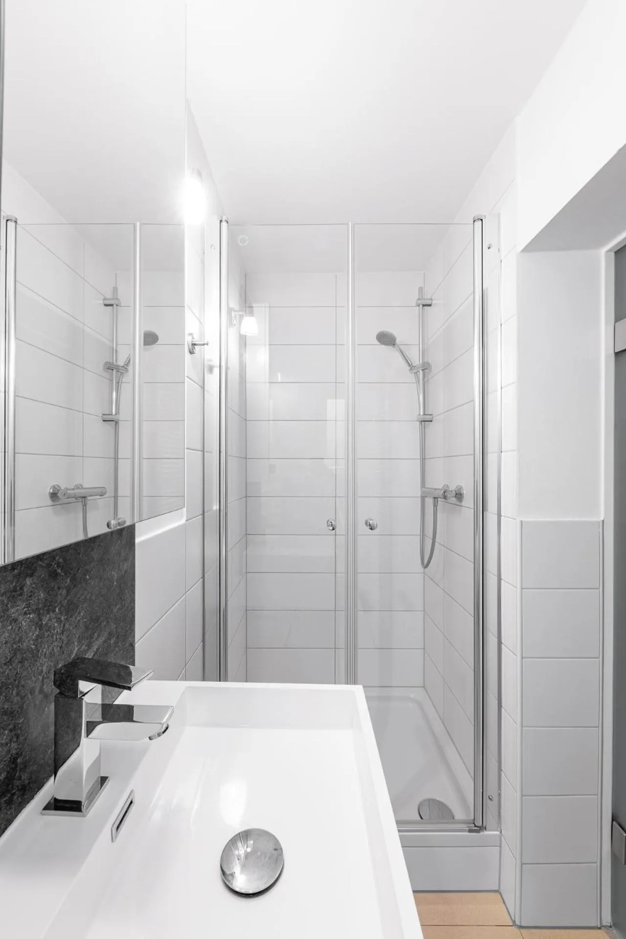 Shower in Appartements an der Therme