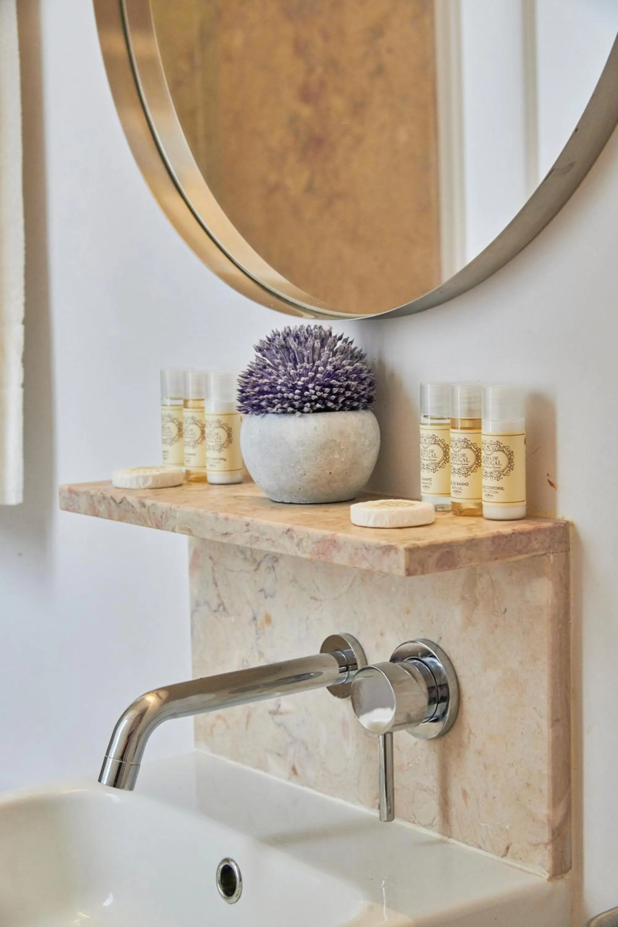 Bathroom in Lisbon Five Stars Apartments Combro 7