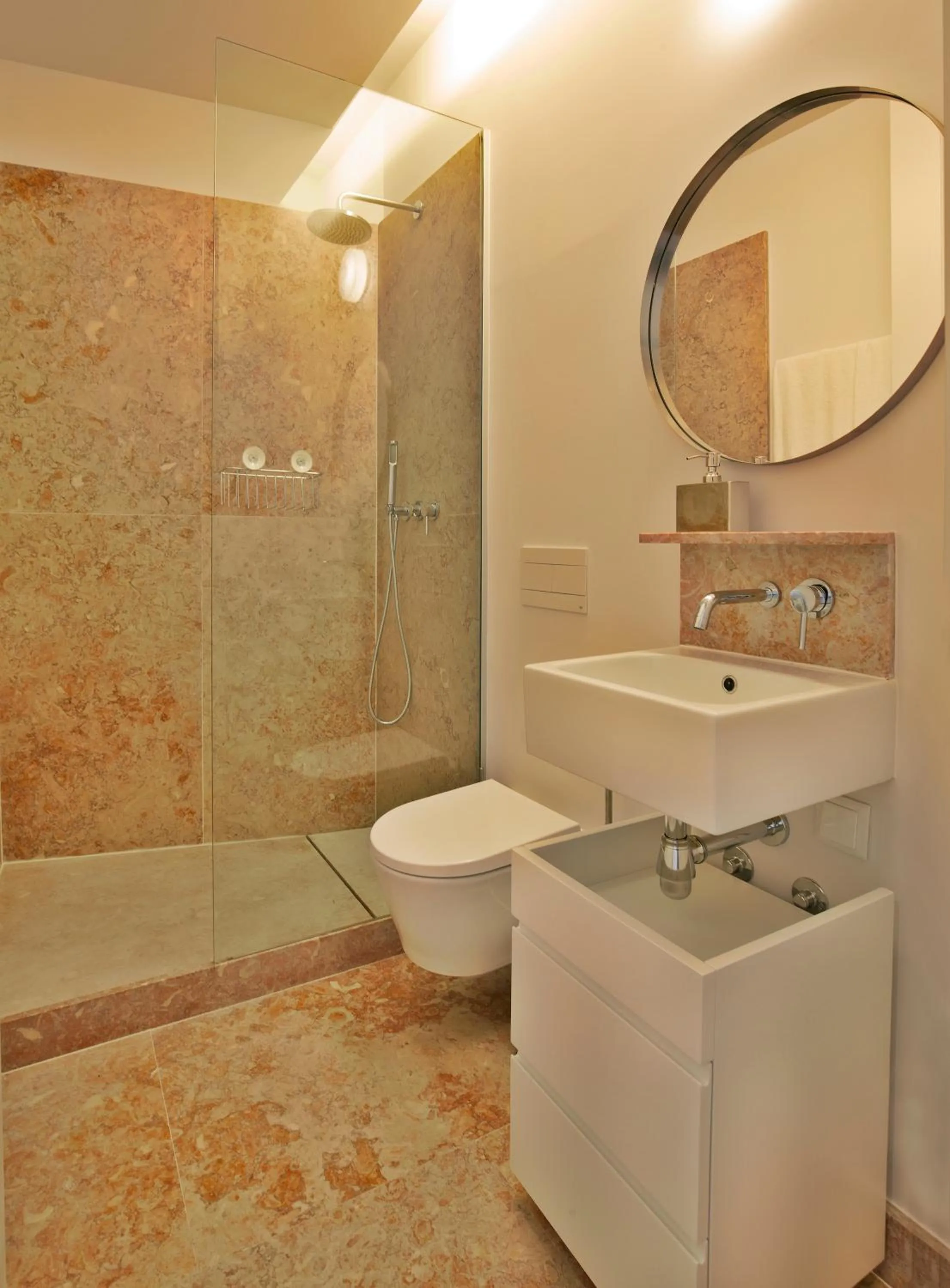 Shower in Lisbon Five Stars Apartments Combro 7