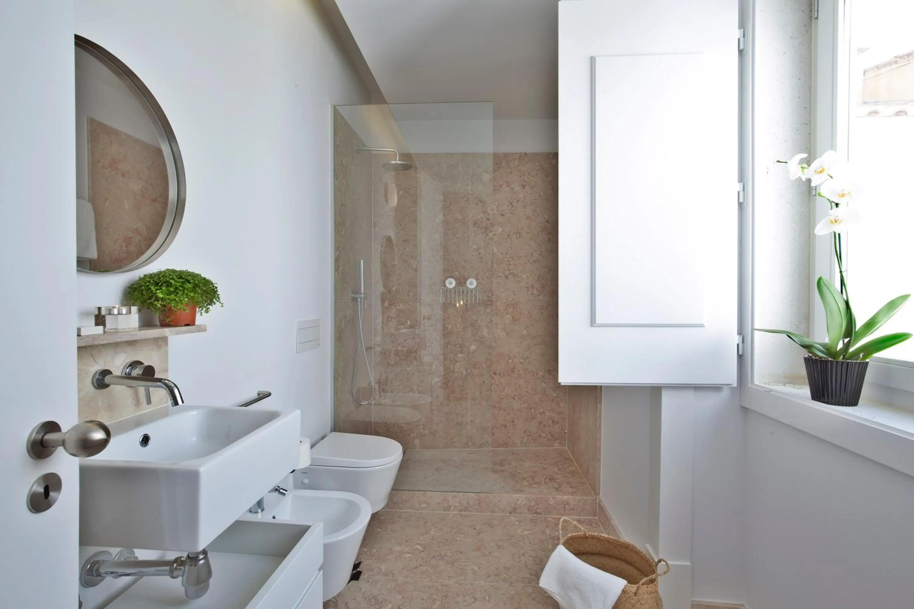 Toilet in Lisbon Five Stars Apartments Combro 7