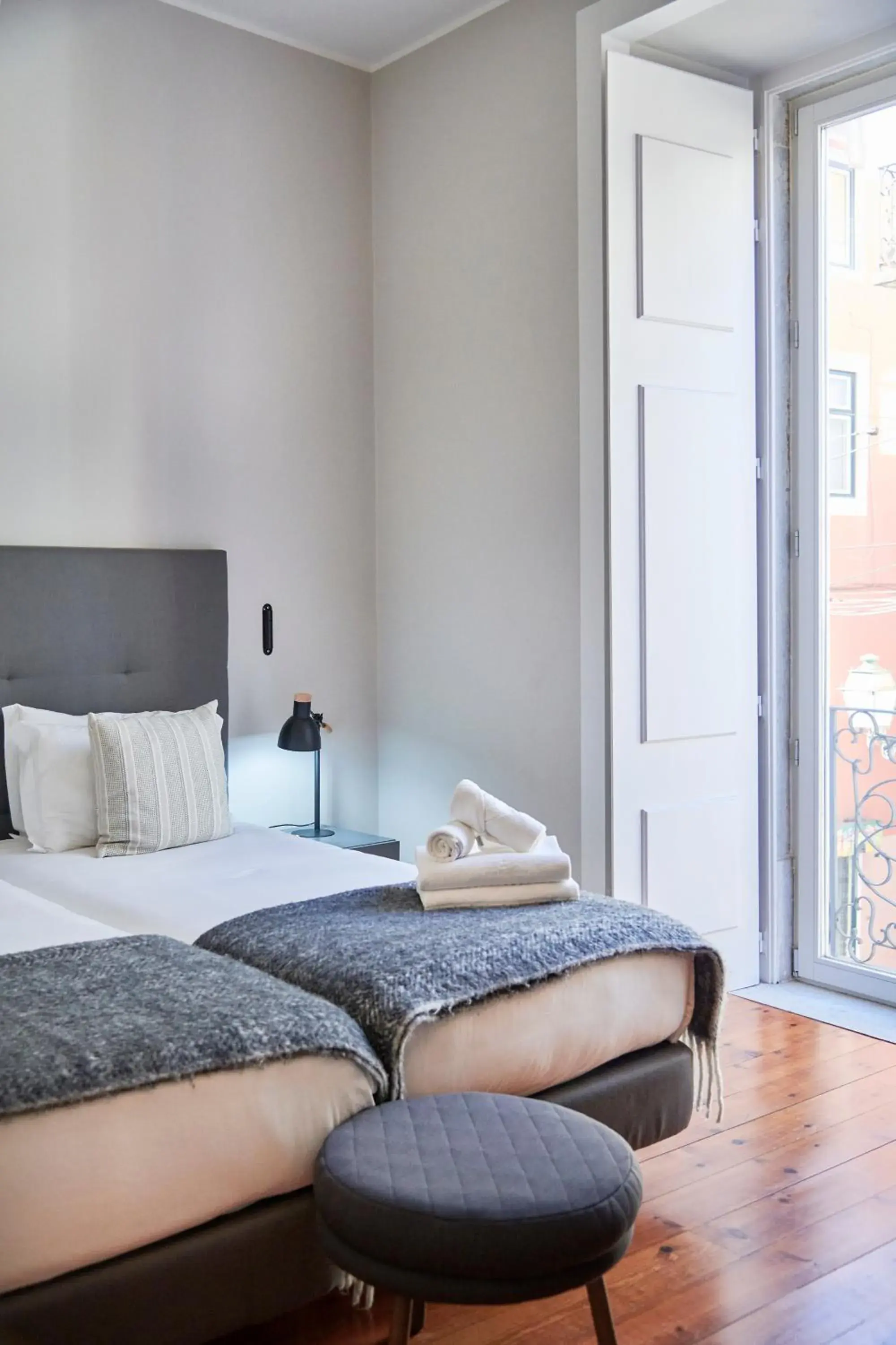 Bed in Lisbon Five Stars Apartments Combro 7 Bed in Lisbon Five Stars Apartments Combro 7