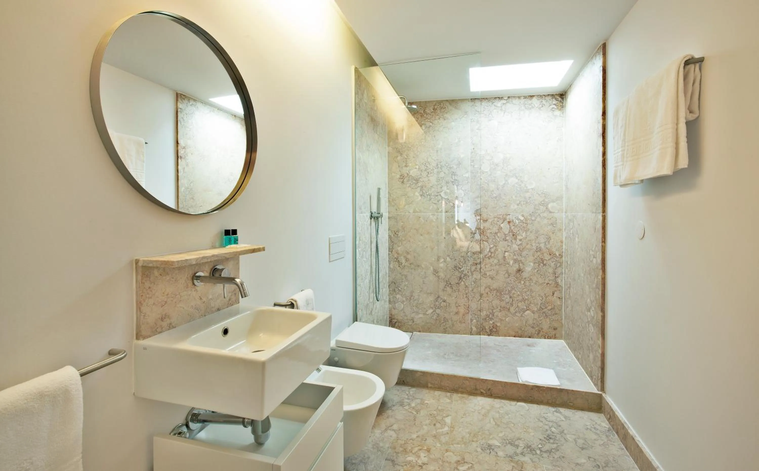 Bathroom in Lisbon Five Stars Apartments Combro 7