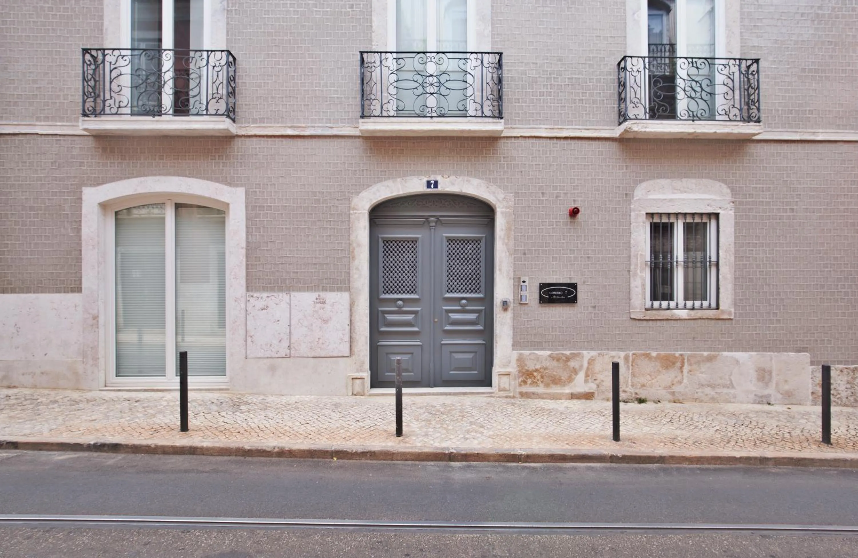 Property building in Lisbon Five Stars Apartments Combro 7