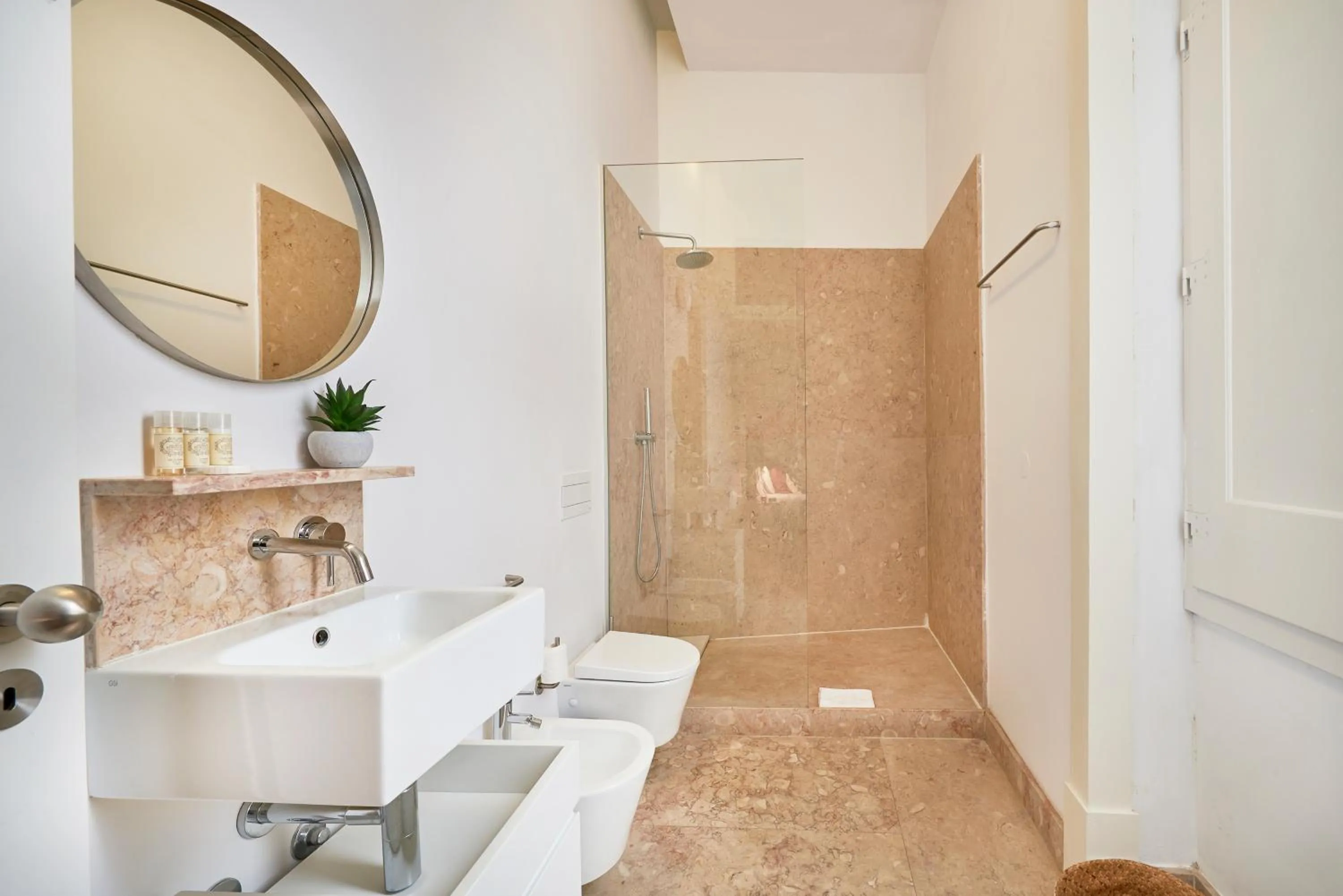 Shower in Lisbon Five Stars Apartments Combro 7