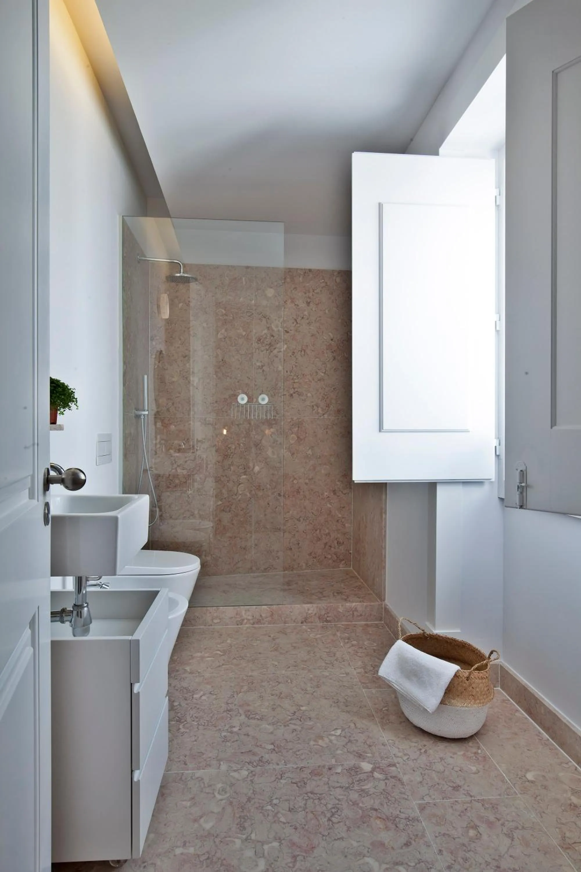 Bathroom in Lisbon Five Stars Apartments Combro 7