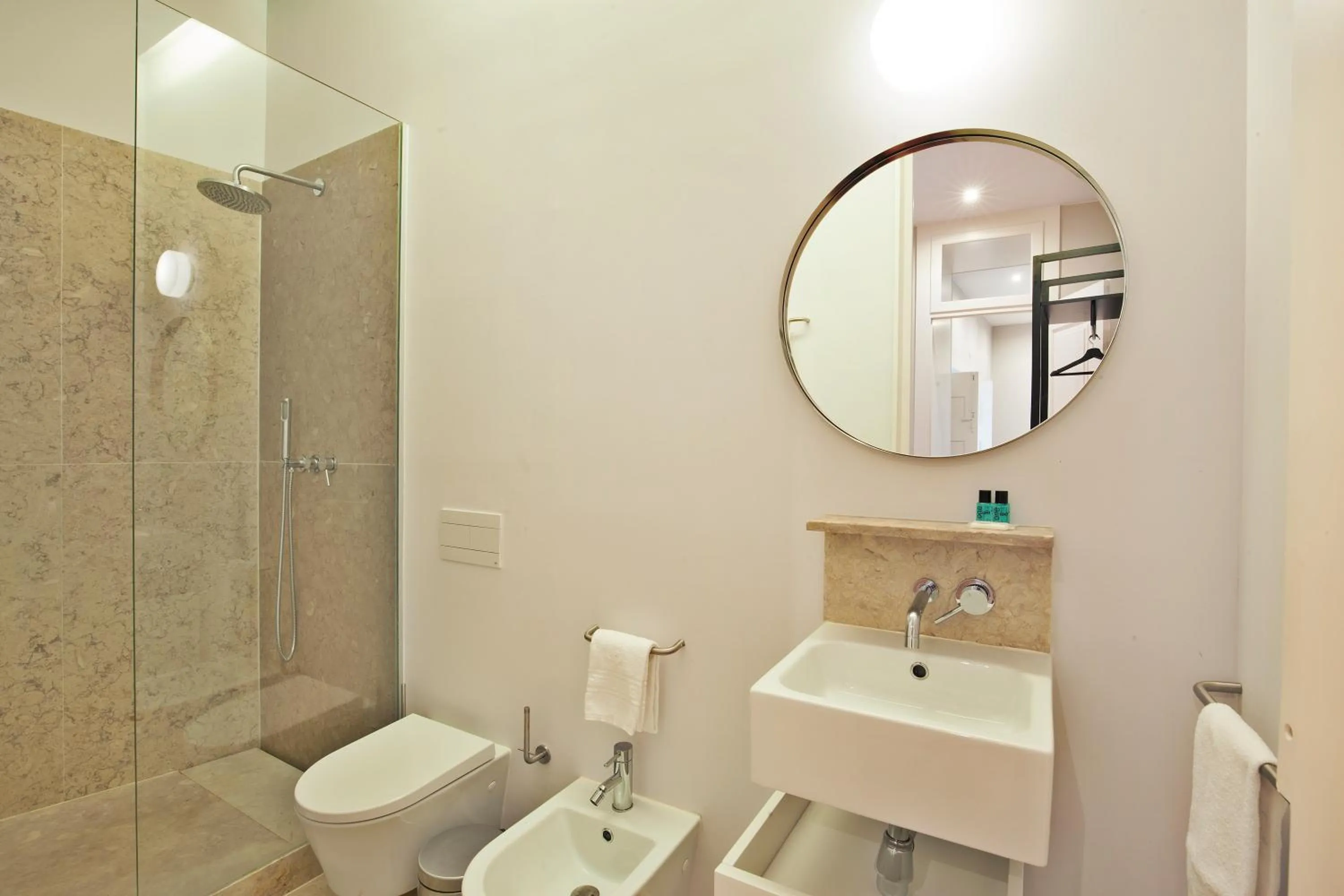 Bathroom in Lisbon Five Stars Apartments Combro 7