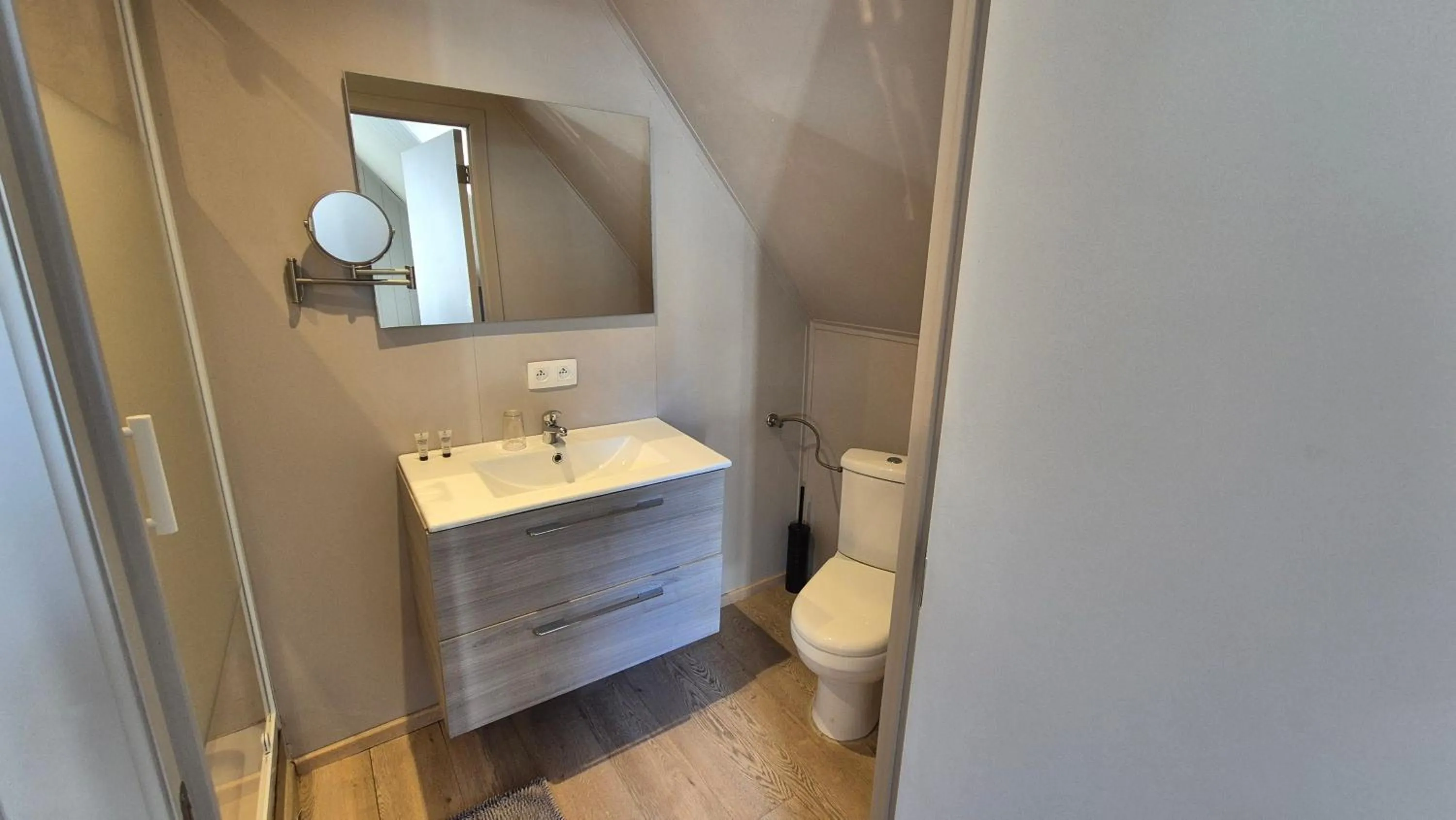 Toilet in B&B De Dulle Koe