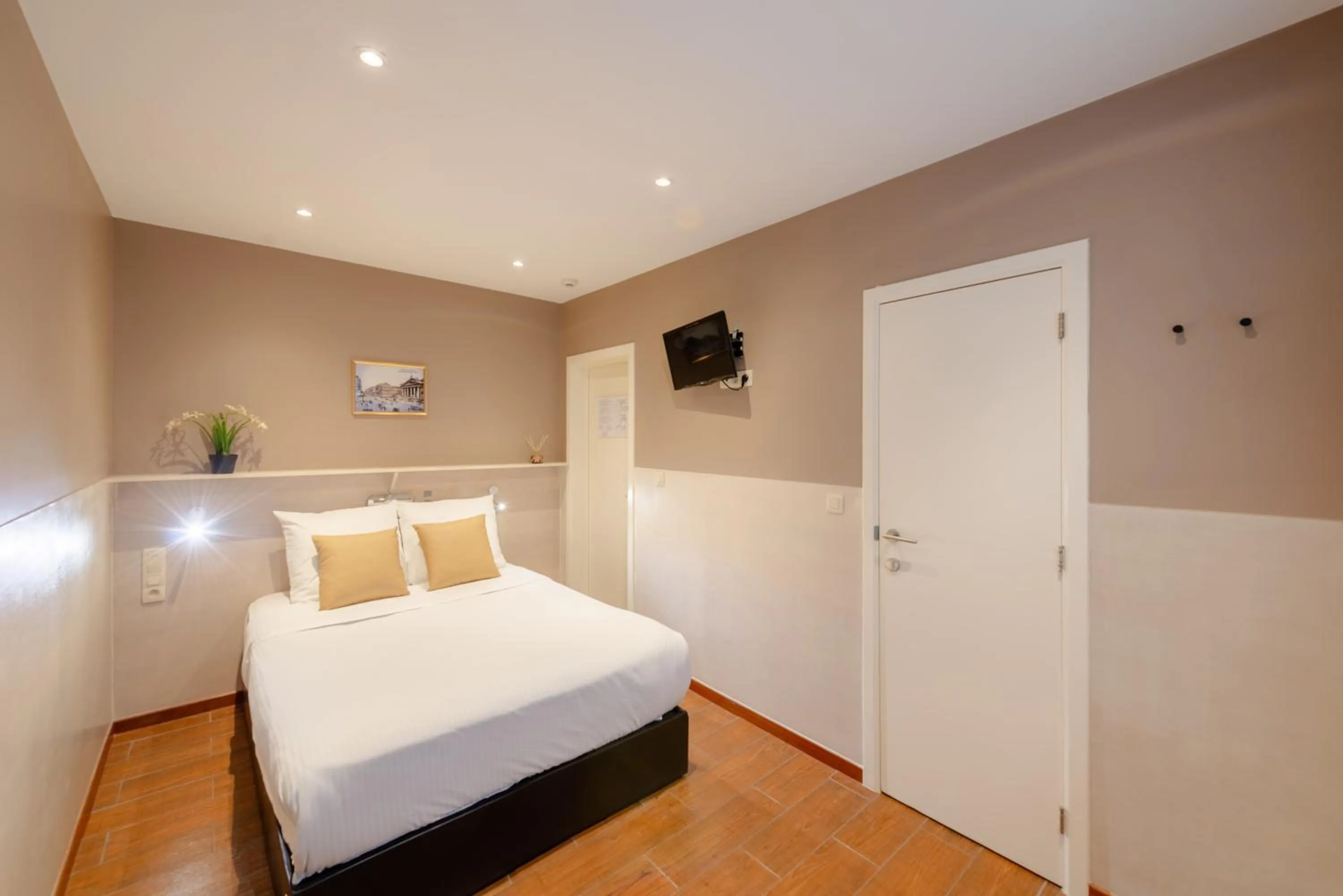 Photo of the whole room, Bed in Hotel Barry