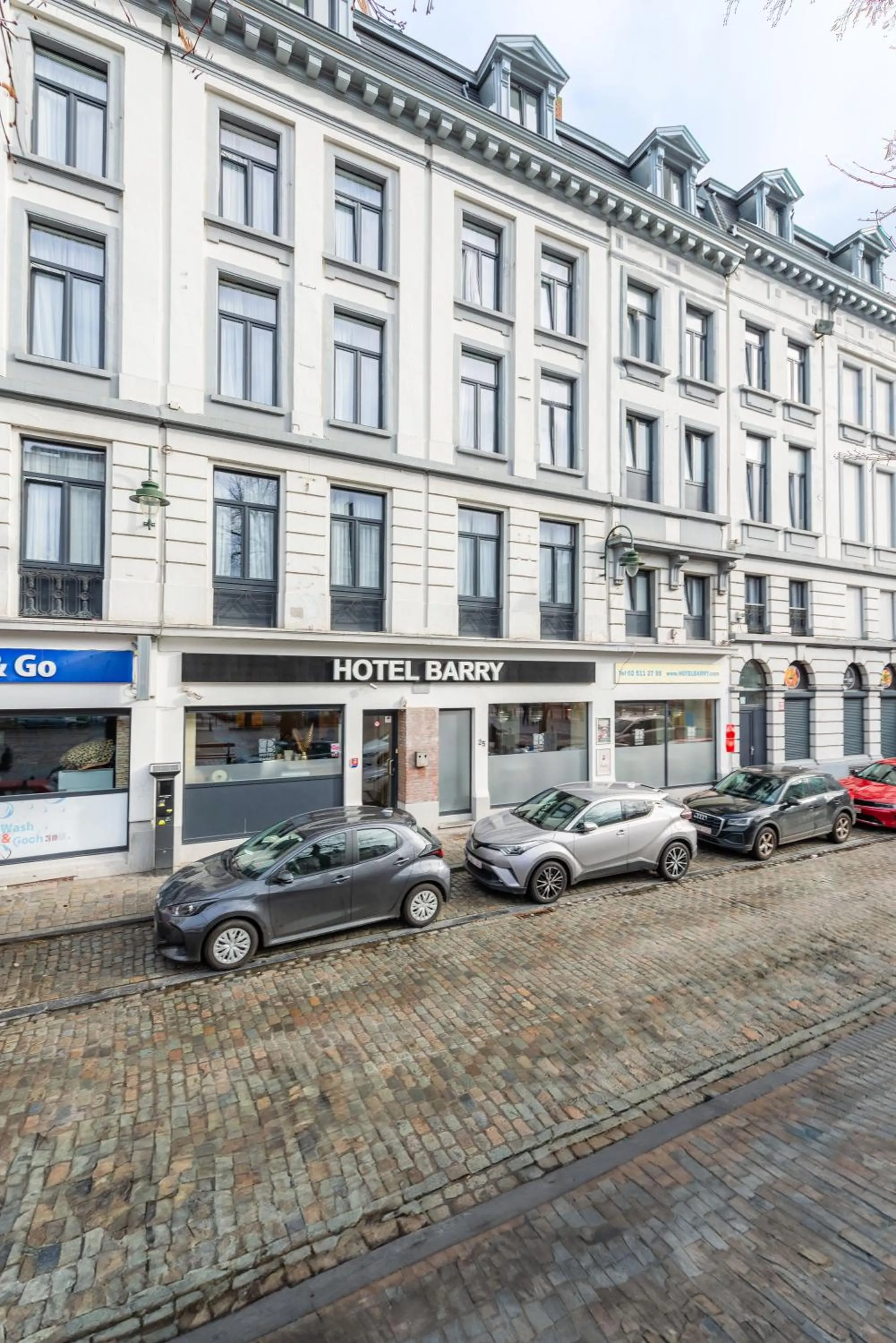 Property building in Hotel Barry