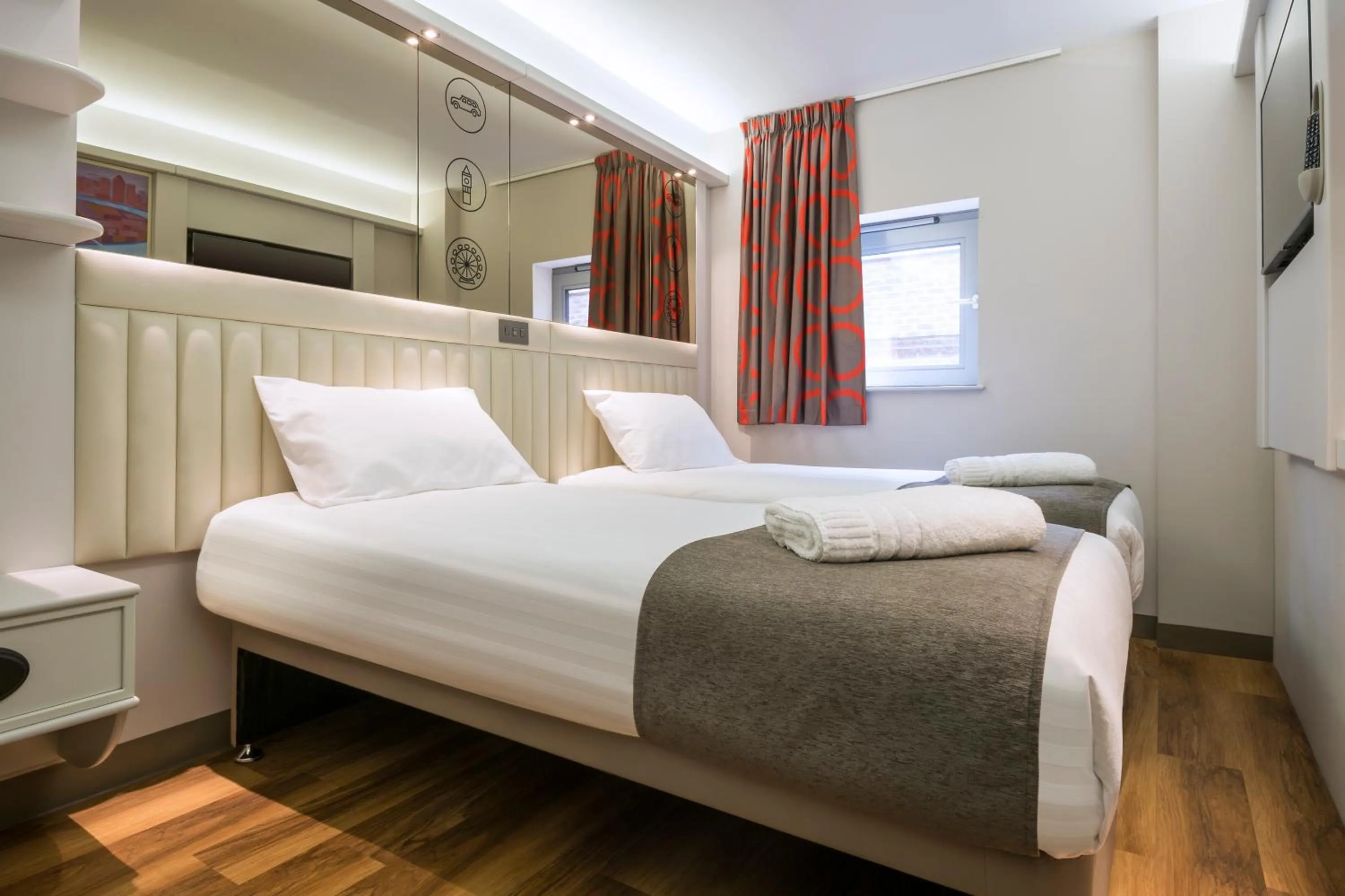 Bed in Point A Hotel Glasgow