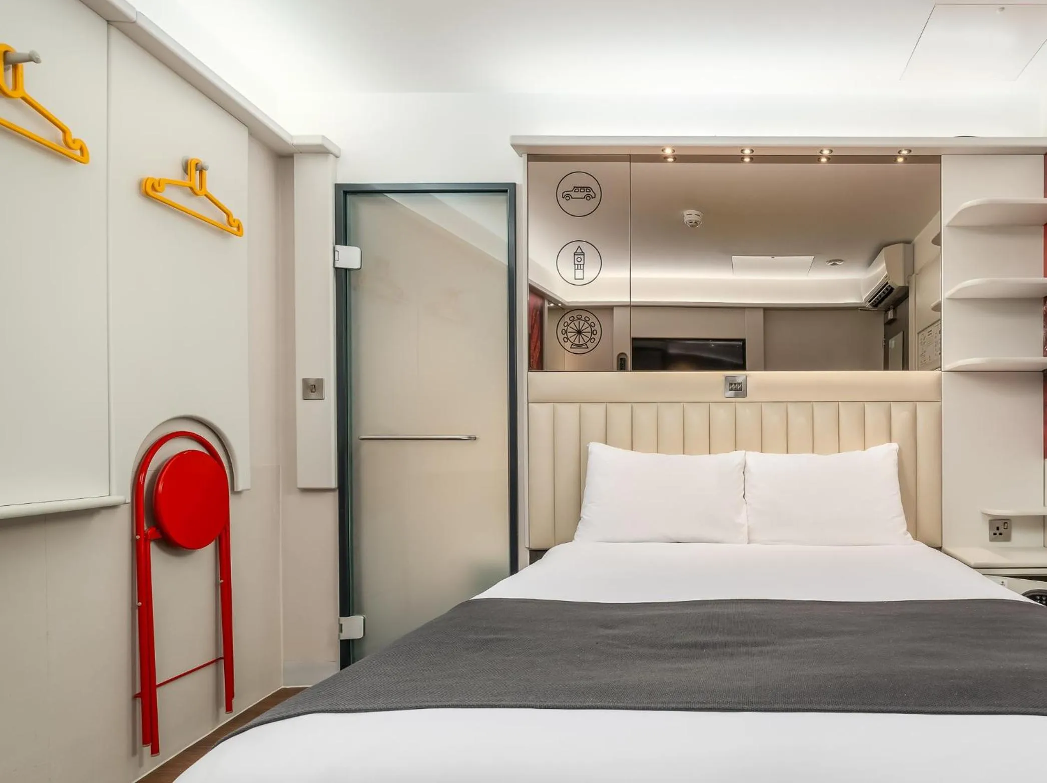 Bedroom, Bed in Point A Hotel Glasgow