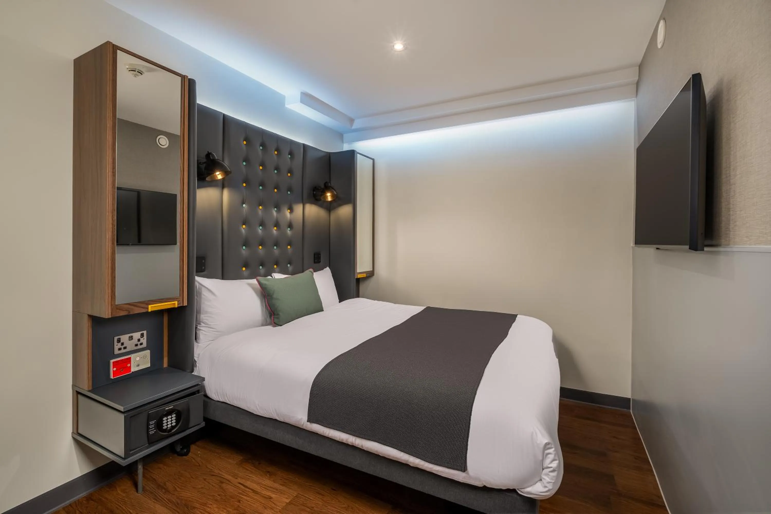 Bedroom, Bed in Point A Hotel London Shoreditch