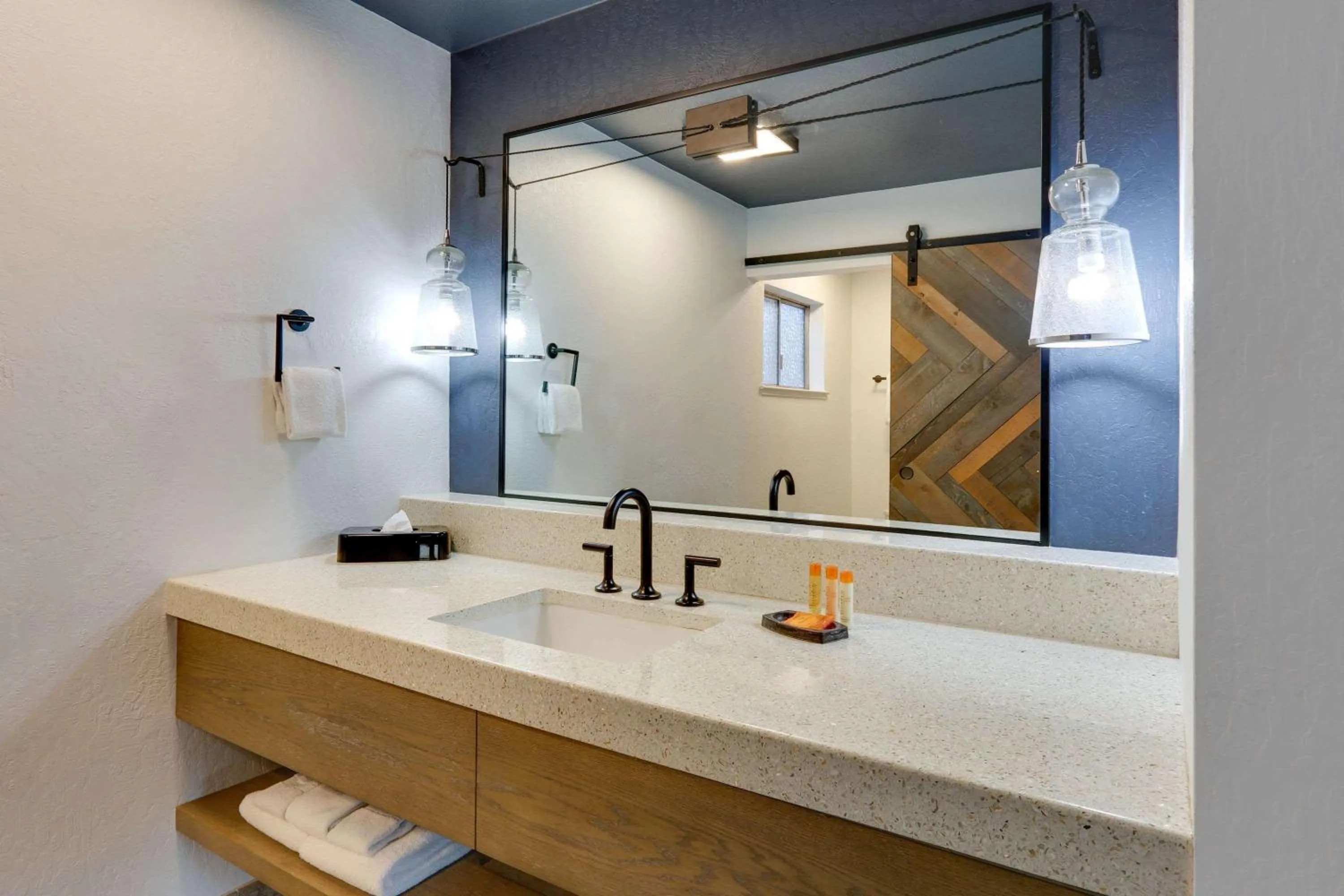 Bathroom in Hotel Becket, BW Signature Collection