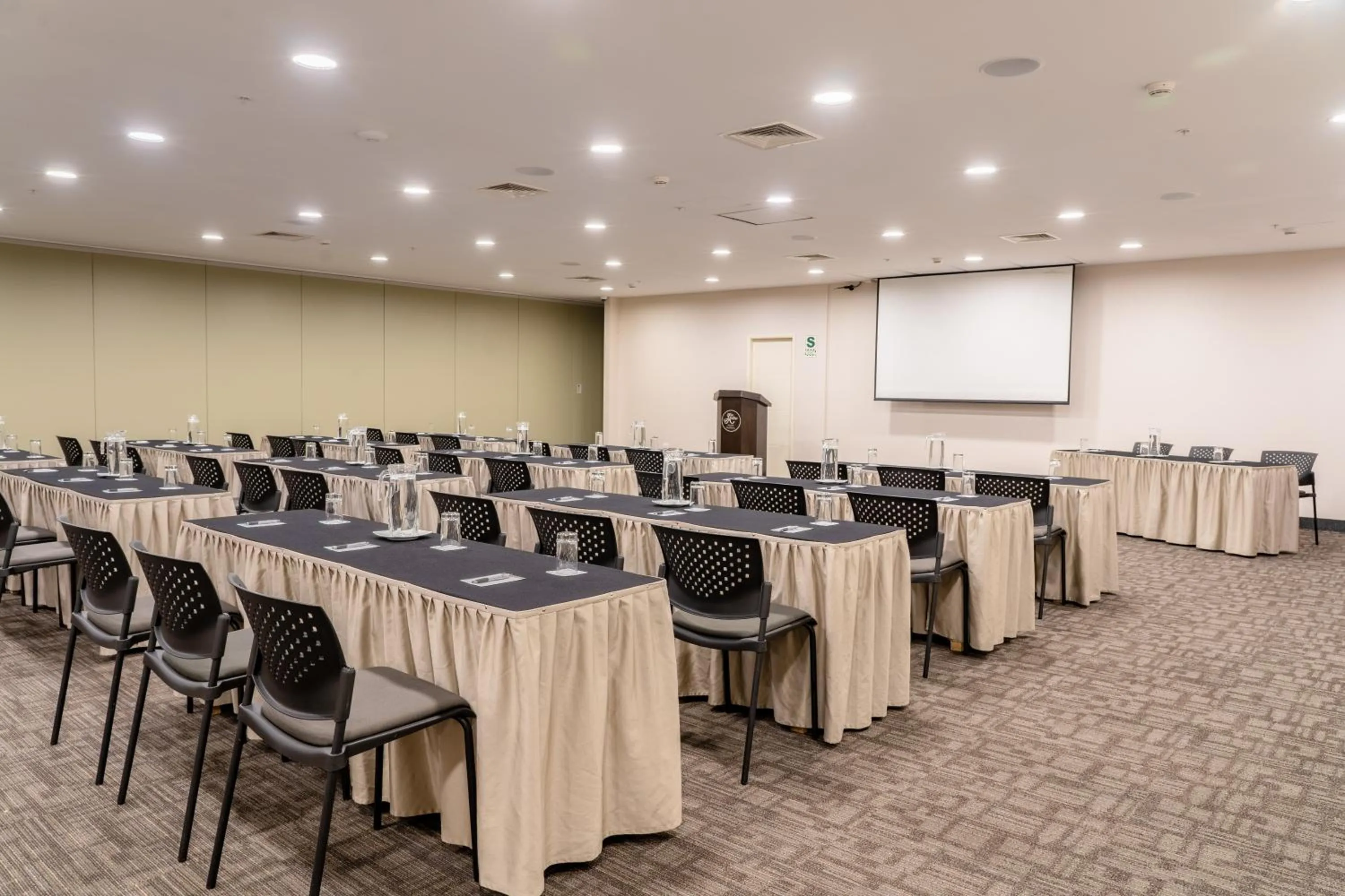 Business facilities in Jose Antonio Deluxe