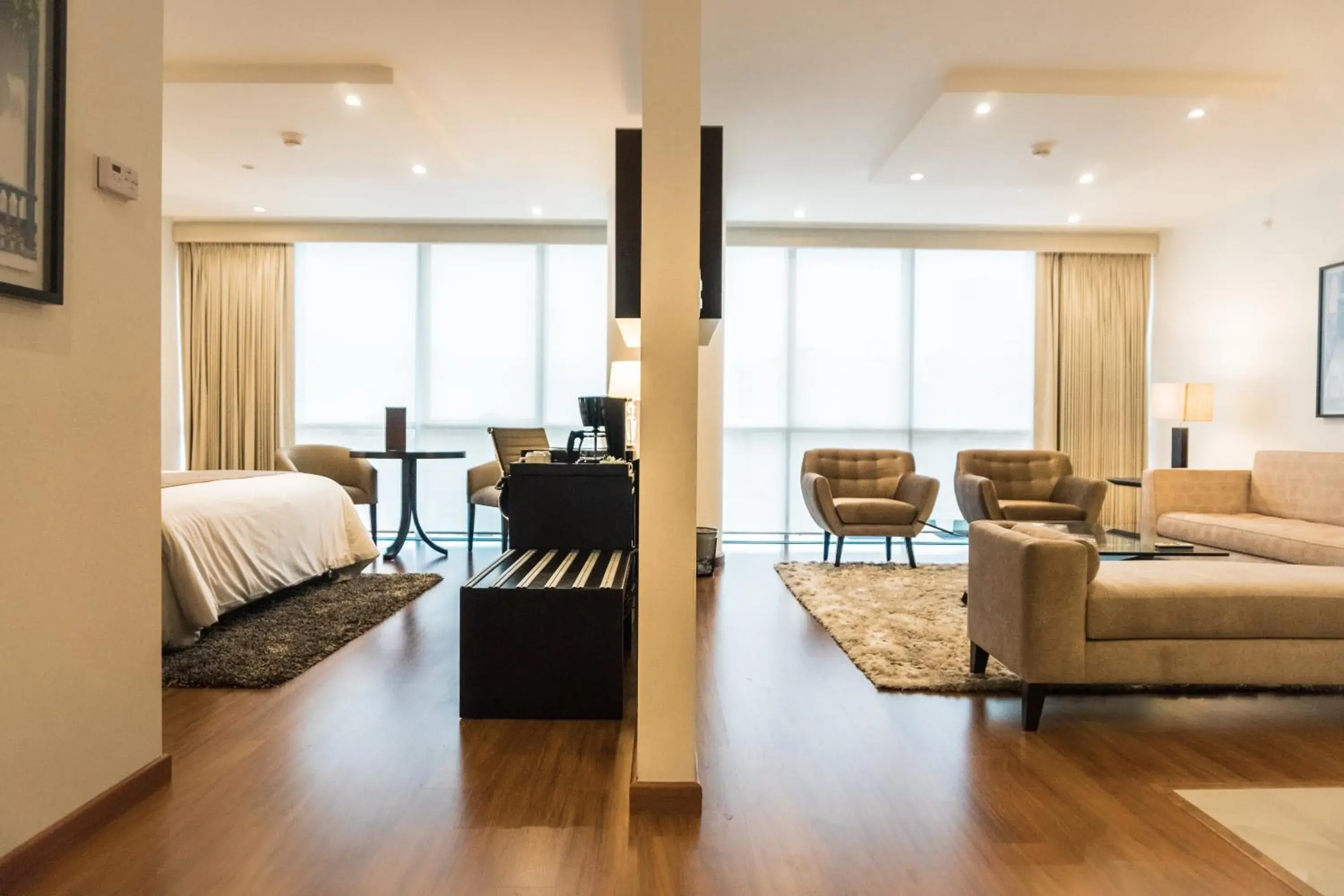 Photo of the whole room, Bed in Jose Antonio Deluxe Photo of the whole room, Bed in Jose Antonio Deluxe