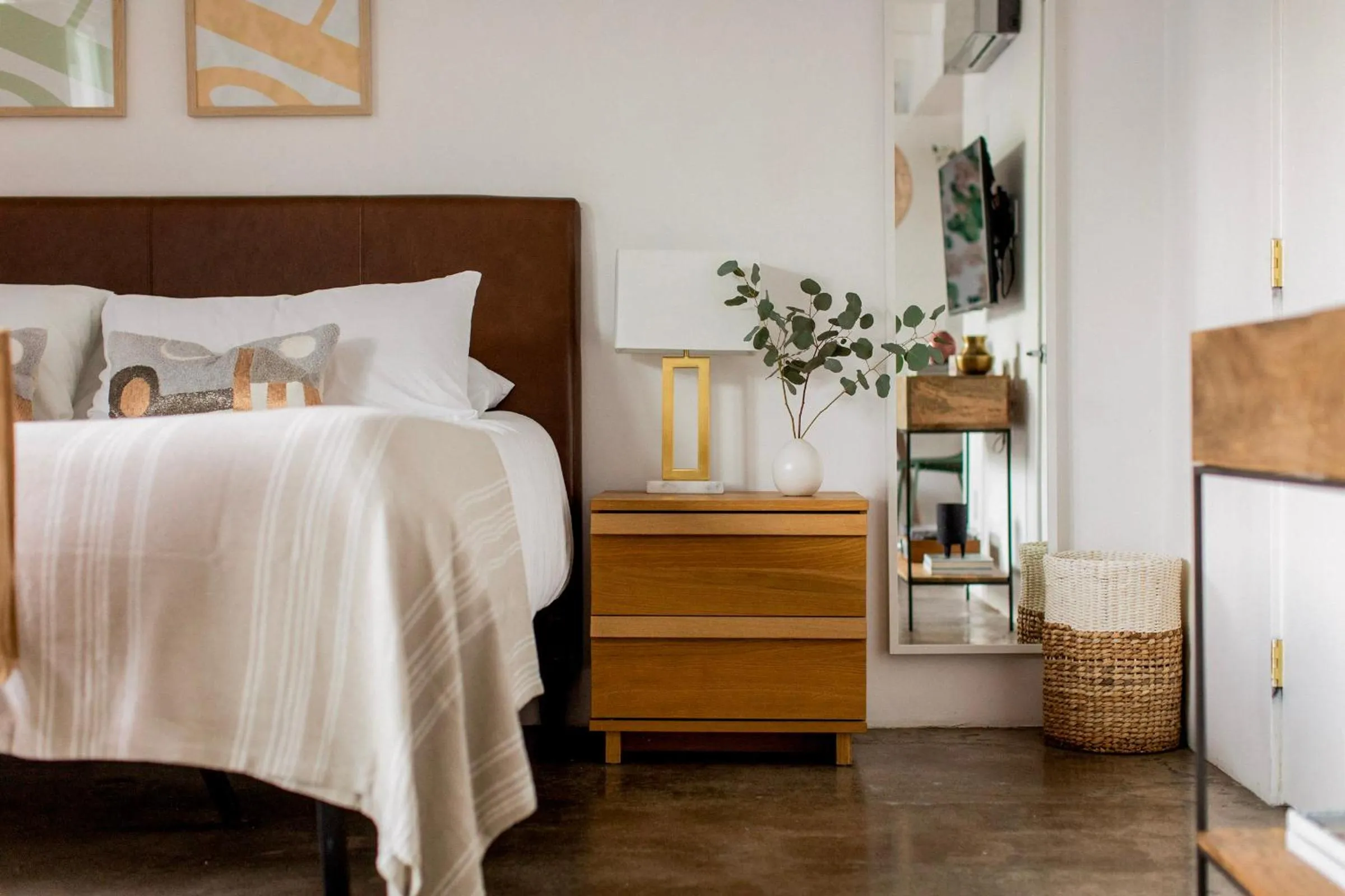 Bed in The Wesley by AvantStay Mid-Century Modern Oasis with Pool