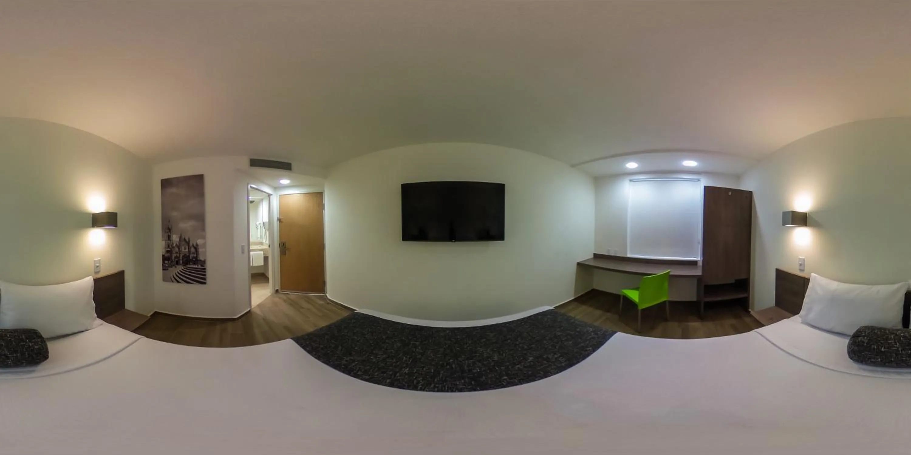 Photo of the whole room in One Guadalajara Expo