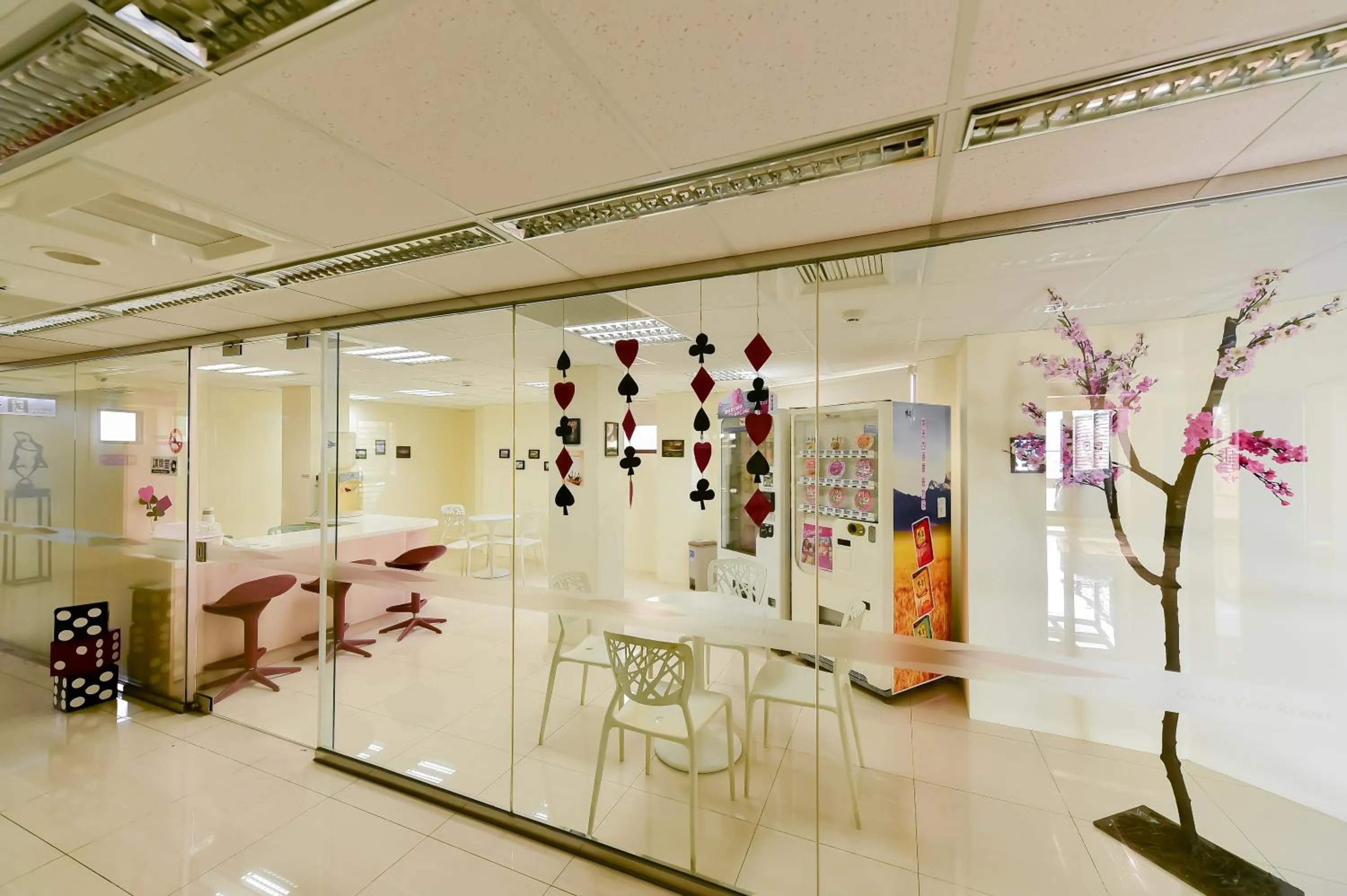 Communal lounge/ TV room in Yundeng Landscape Hotel