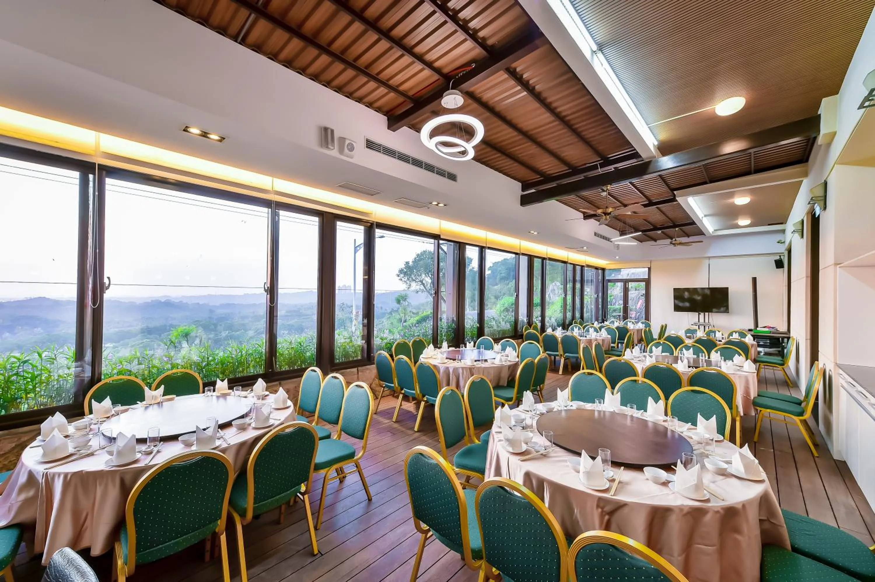 Restaurant/places to eat in Yundeng Landscape Hotel