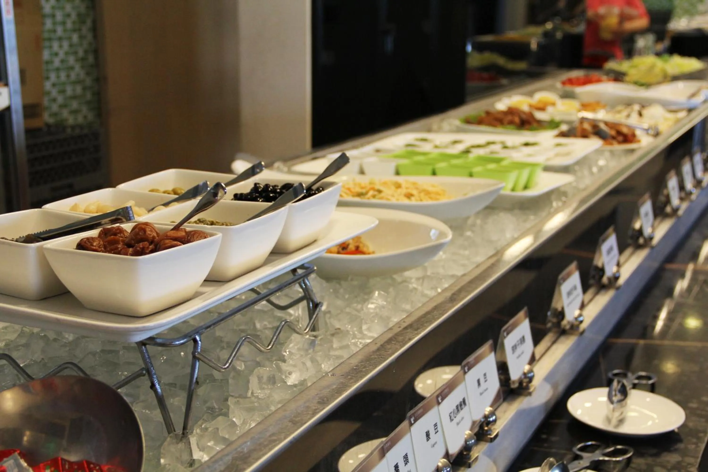 Buffet breakfast in Yundeng Landscape Hotel