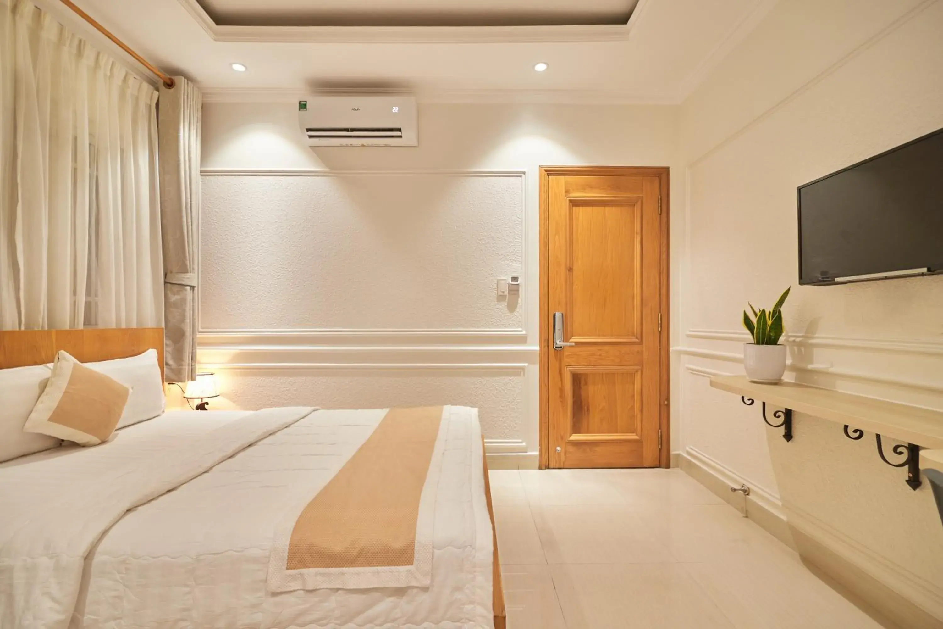 Bed in Bin Bin 10 - Mimosa Hotel Near Tan Son Nhat Airport Bed in Bin Bin 10 - Mimosa Hotel Near Tan Son Nhat Airport