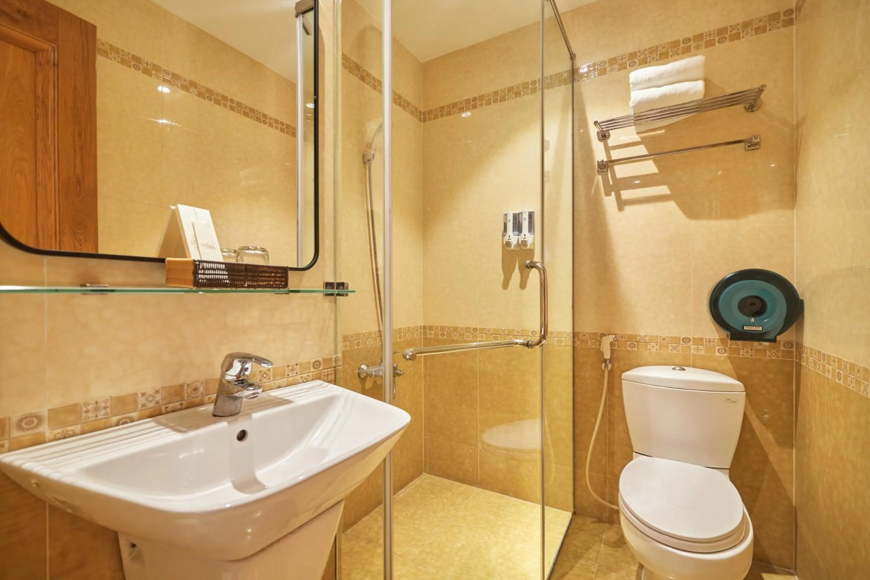 Bathroom in Bin Bin 10 - Mimosa Hotel Near Tan Son Nhat Airport